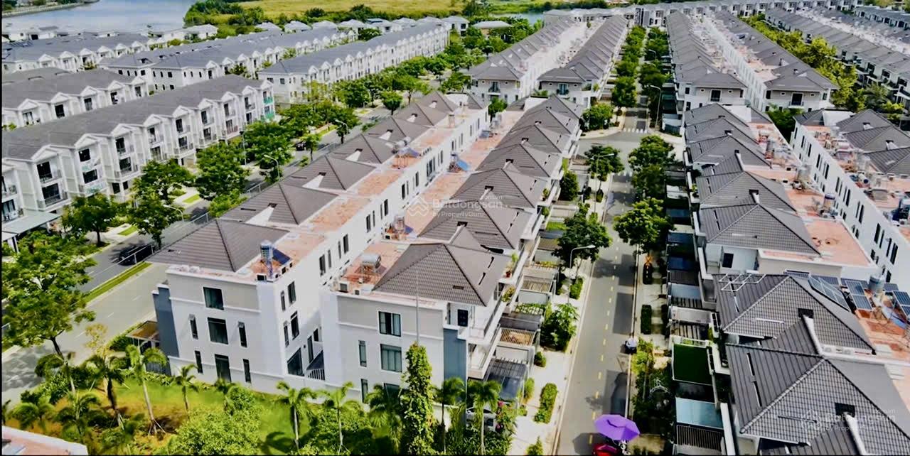 Bán nhà phố Lavila Kiến Á Nam Sài Gòn, Full nội thất chỉ 13 tỷ 100 triệu. LH 0911 199 ***