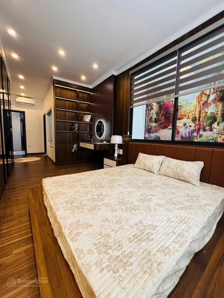 Nhà 7 tầng Phố Võng Thị 50m2, MT 4.2m, thang máy, 30m ra phố, gần Hồ Tây, 2 thoáng, về ở ngay