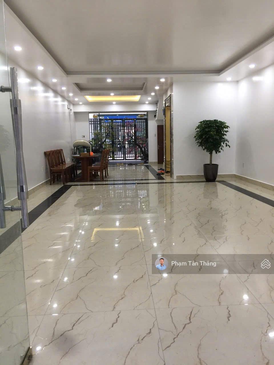 Bán căn nhà 2 mặt tiền trước, sau. Trong khu đô thị Waterfront, sát chân 3 tòa chung cư của Nhật