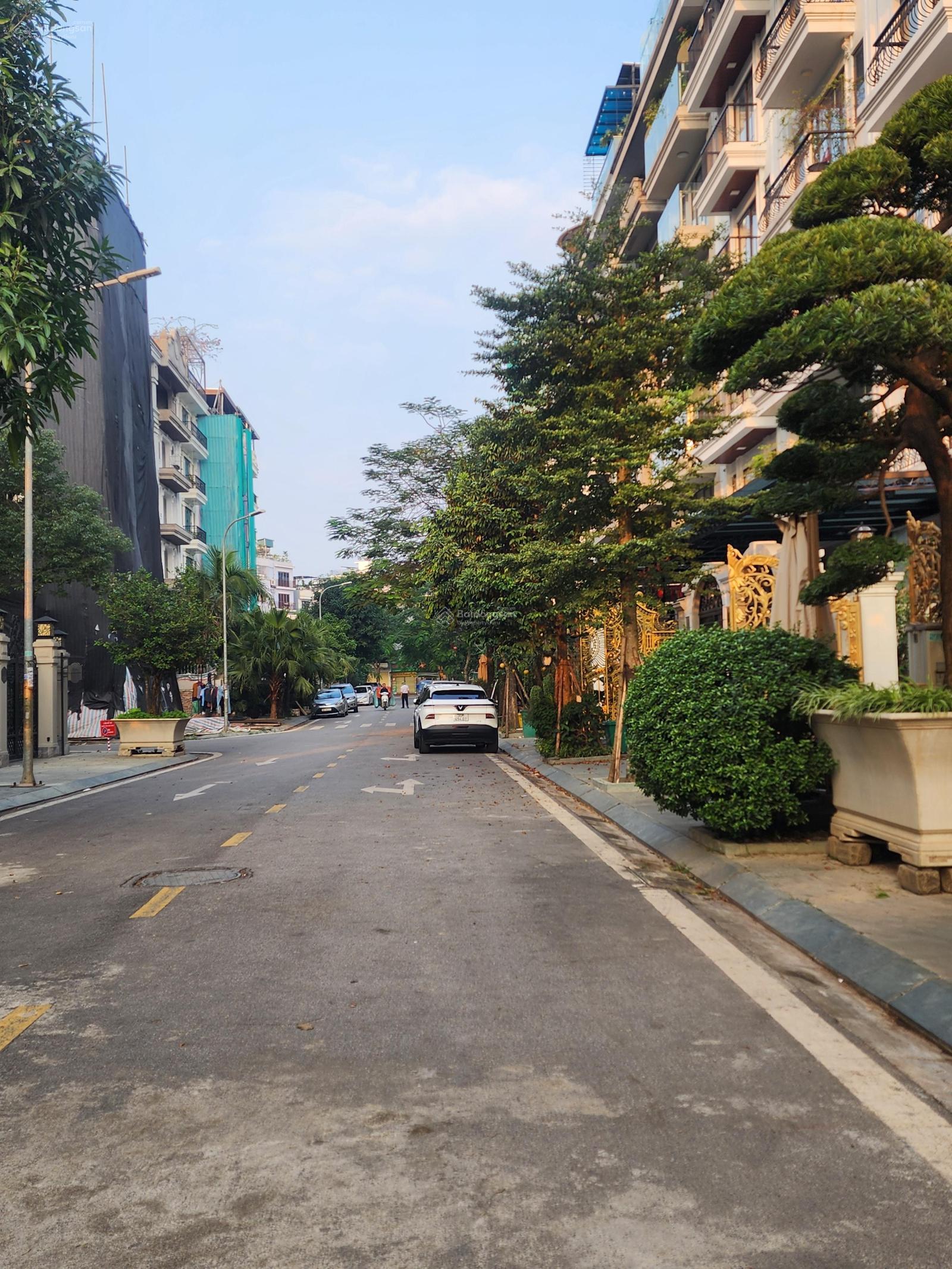 Bán BT liền kề khu VIP ngõ 11 Lâm Hạ 85m2, 35 tỷ, Bồ Đề, Long Biên, Hà Nội