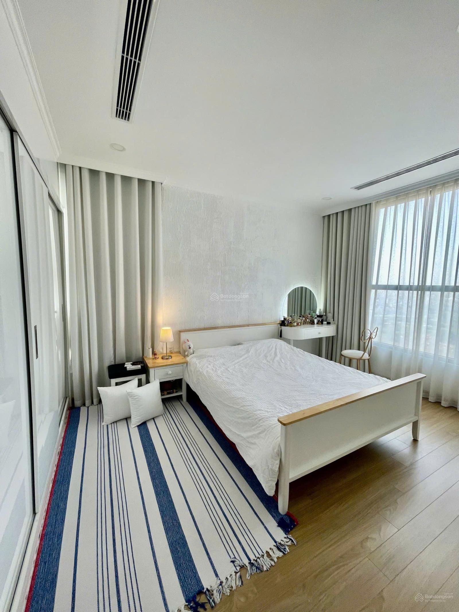 Chính chủ cần bán gấp căn 64m2 - 2N2WC Vinhomes Greenbay sổ đỏ lâu dài