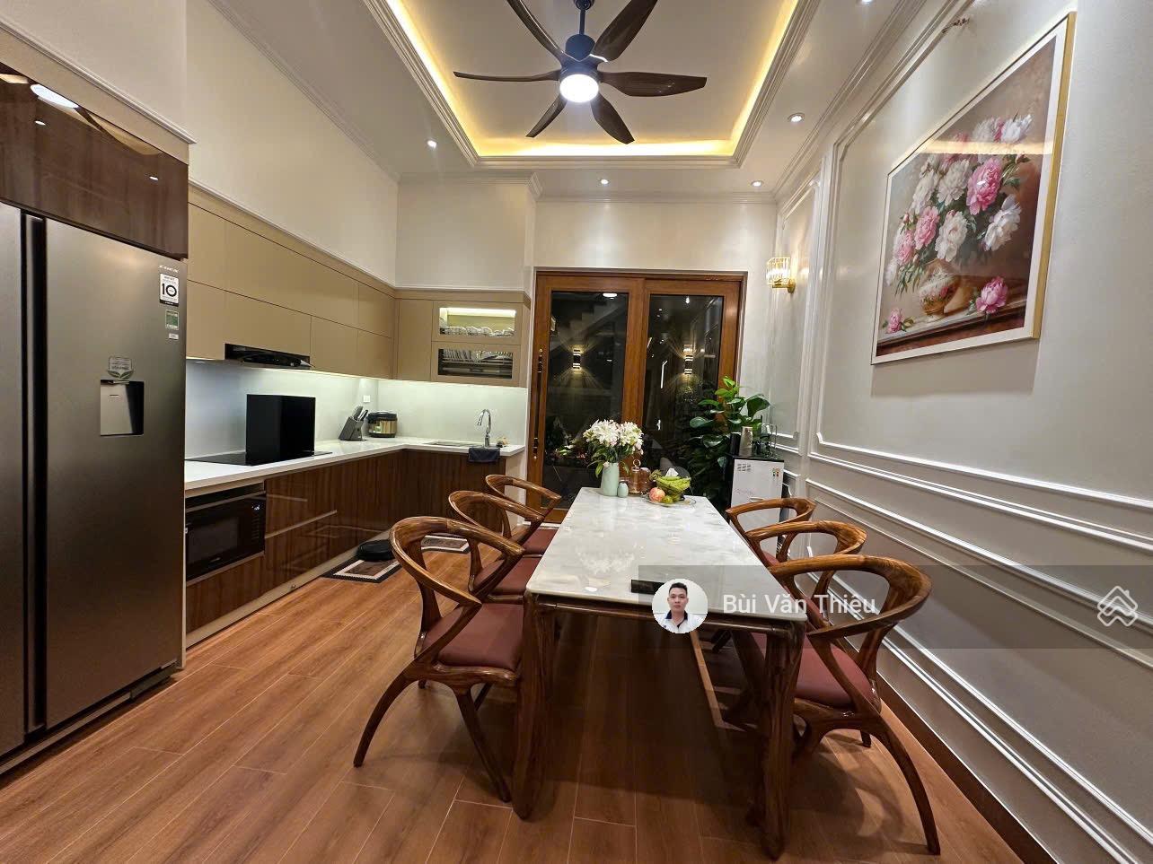 Nhà 4 tầng thang máy mặt đường phân lô Thiên Lôi gần Trung Tâm Thương Mại Aeon Mall