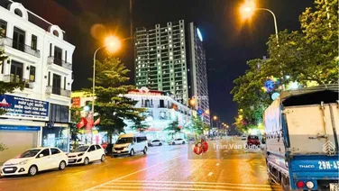 Bán nhà 5 tầng ngay đường Thành Trung Gia Lâm 94,5m2, mặt tiền 6.3m, vị trí đẹp kinh doanh sầm uất