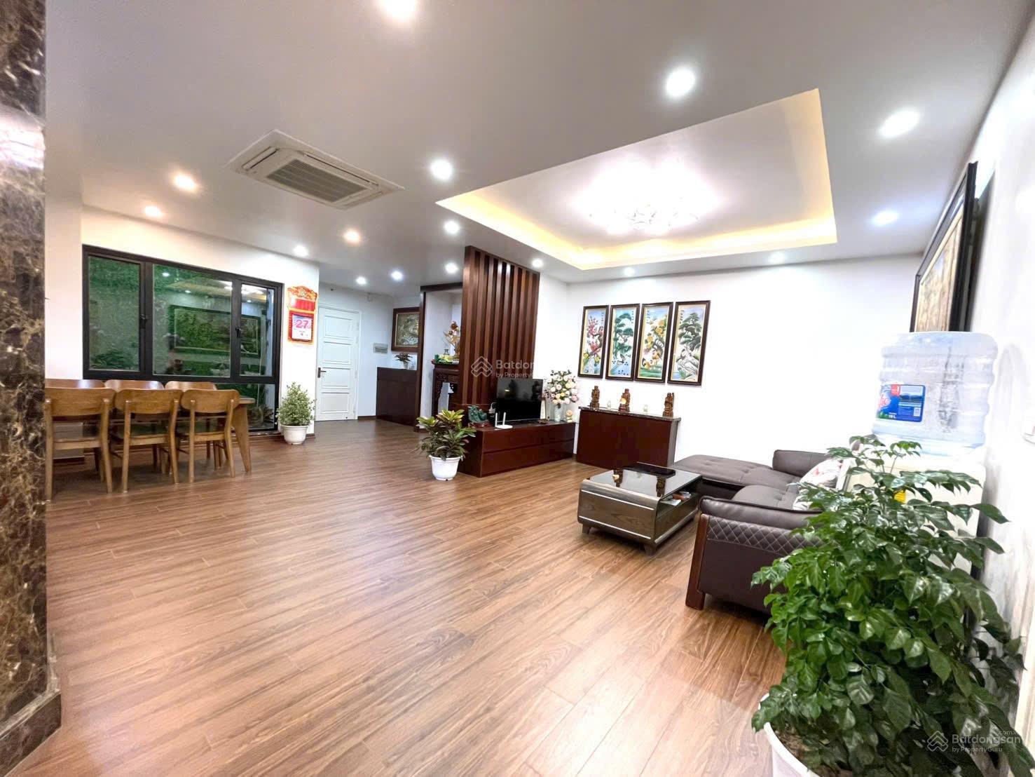 Chính chủ thiện chí bán căn hộ 3 phòng ngủ, 124.7m2 đầy đủ nội thất sang trọng