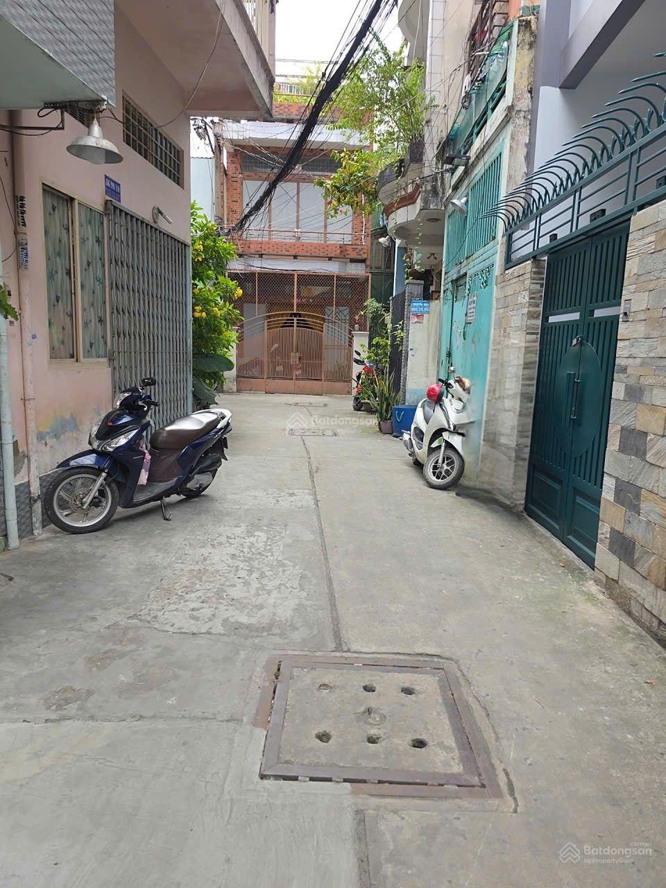 Nhà 3 tầng ngay chợ nhỏ Tân Phước gần nhà thờ hầm khu ẩm thực Nguyễn Thị Nhỏ, giá 2.5 tỷ