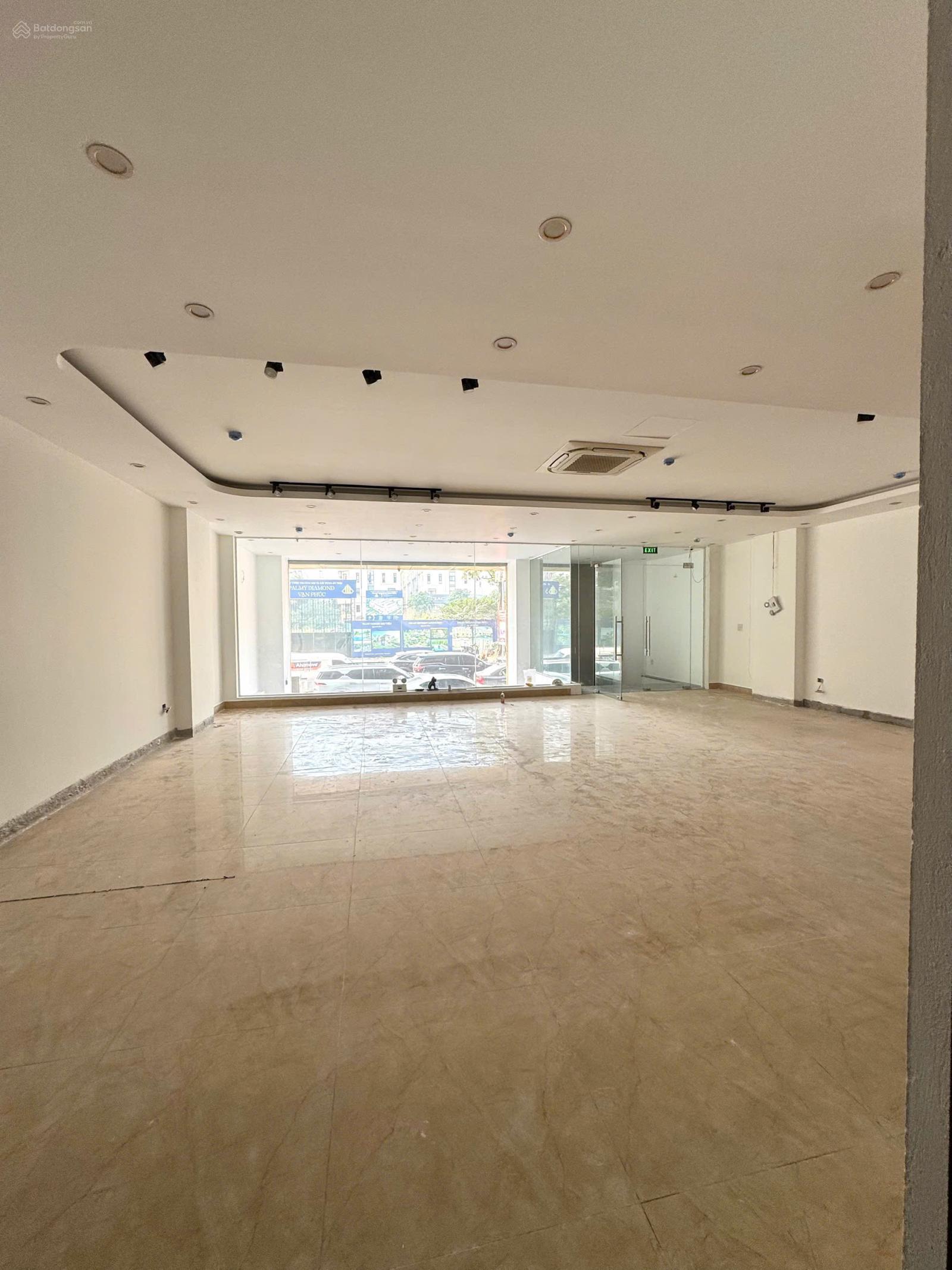 Chính chủ cho thuê tòa nhà mặt phố 8 tầng 1 hầm, mặt tiền 10m, diện tích 150m2/sàn giá 130tr/tháng