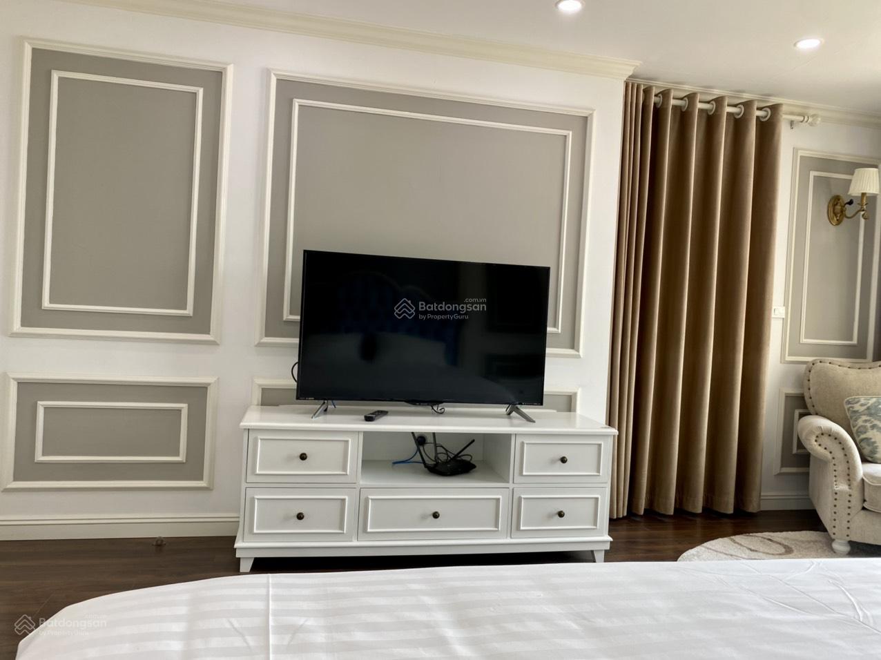 Cho thuê nhanh căn hộ 3 ngủ 146m đầy đủ nội thất tầng trung cao view thoáng đẹp 30 triệu/tháng.