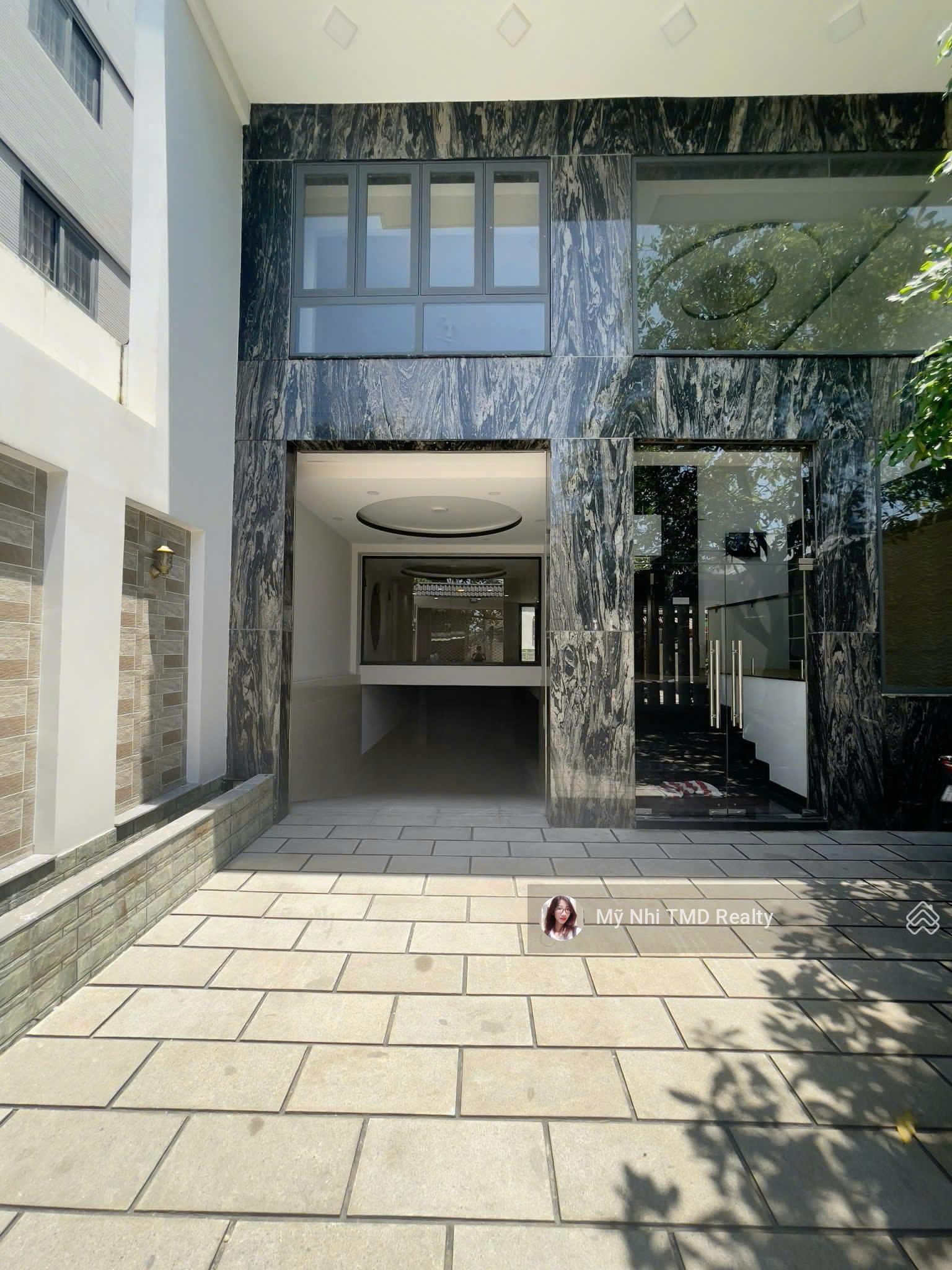 Bán tòa nhà căn hộ dịch vụ mới Lê Văn Thịnh Quận 2, 5 tầng, 202m2, 21 phòng. LH Nhi 0772 614 ***