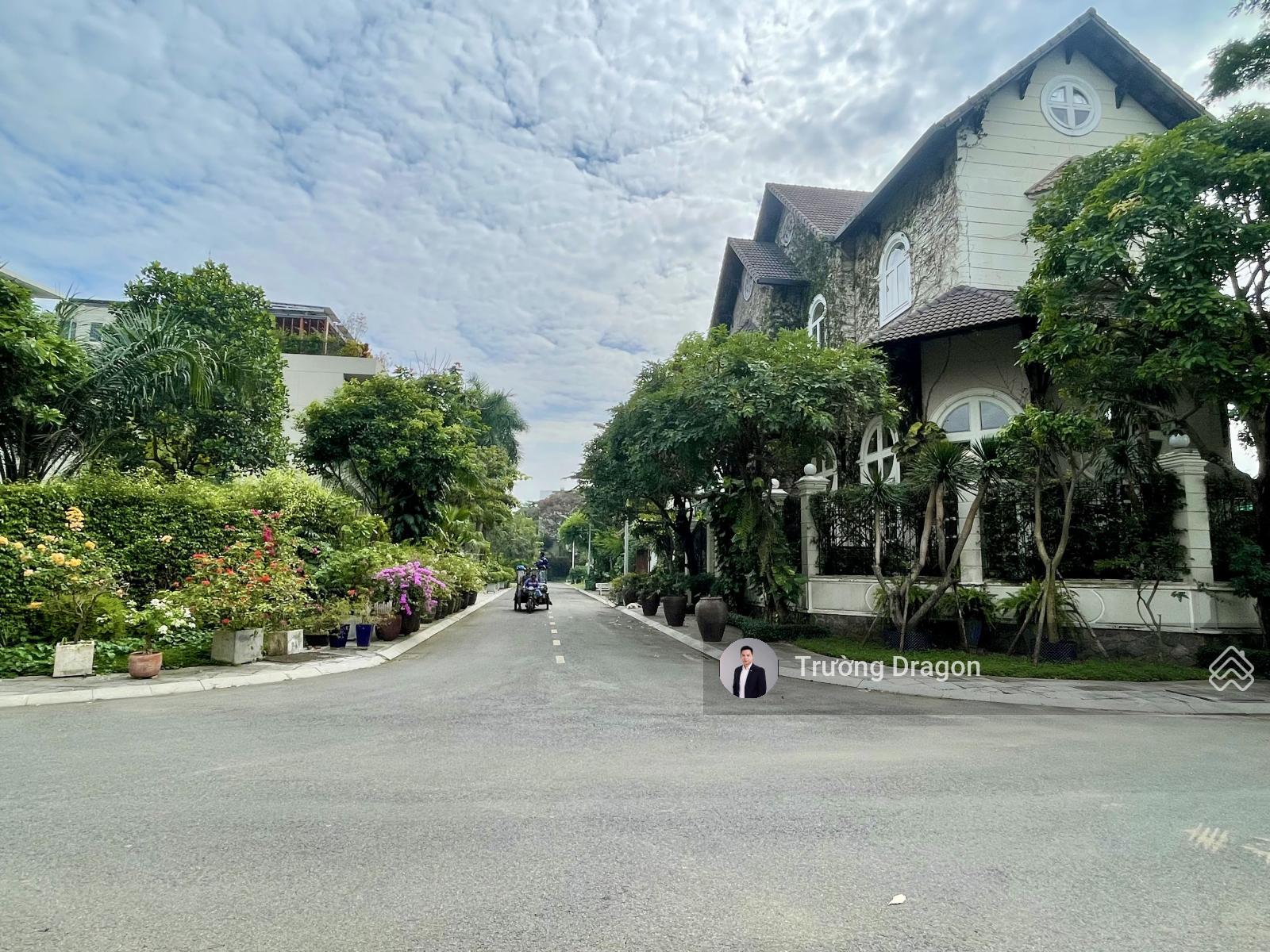 Bán lô góc 305m² mặt tiền đường 20m Vũ Phương Đề, giá 185 triệu/m2 KDC Thủ Thiêm Villa, Quận 2