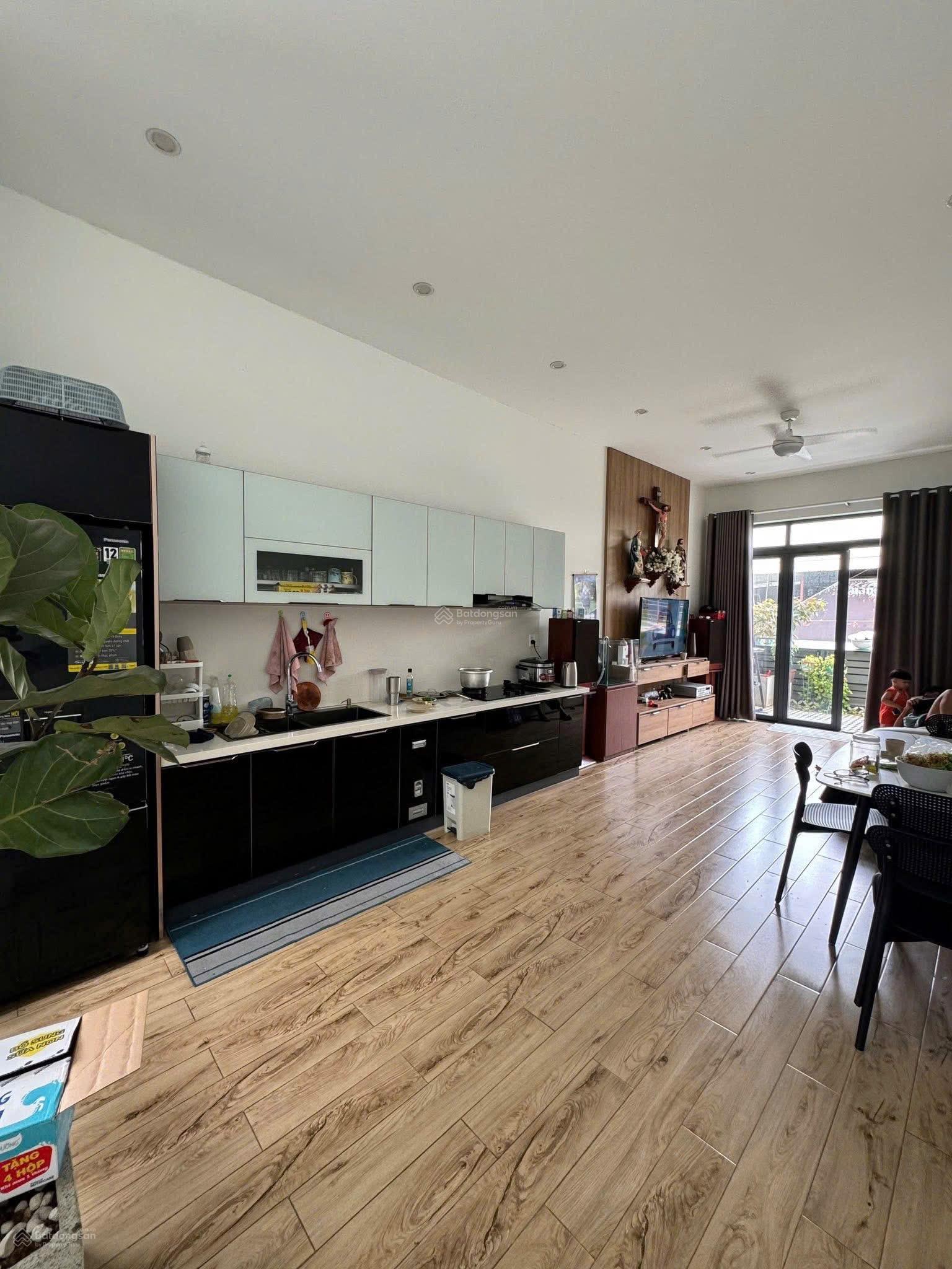 7.3 tỷ - nhà lầu hẻm kinh doanh, chỉ 1 sẹc Nguyễn Ái Quốc đi thông GX Thuận Hoà, P. Tân Phong