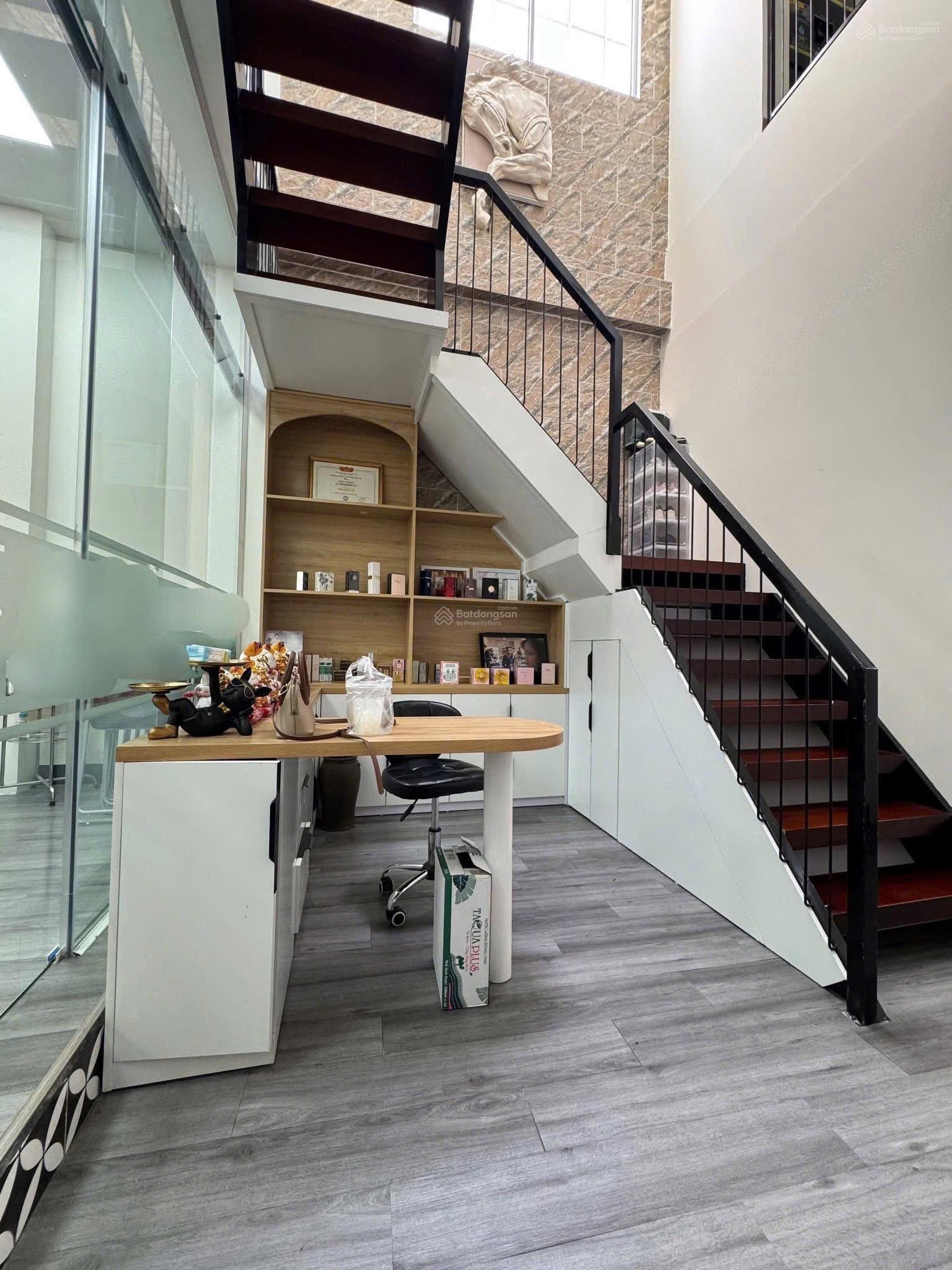 7.3 tỷ - nhà lầu hẻm kinh doanh, chỉ 1 sẹc Nguyễn Ái Quốc đi thông GX Thuận Hoà, P. Tân Phong