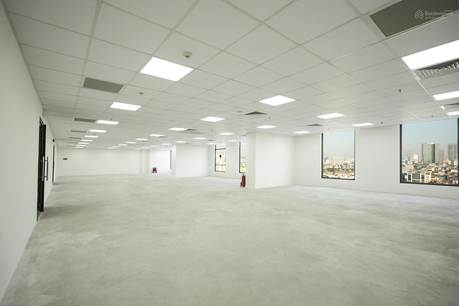 Độc quyền cực hiếm! Cho thuê 137m2 văn phòng hạng B + mới 100% - 136 Hồ Tùng Mậu