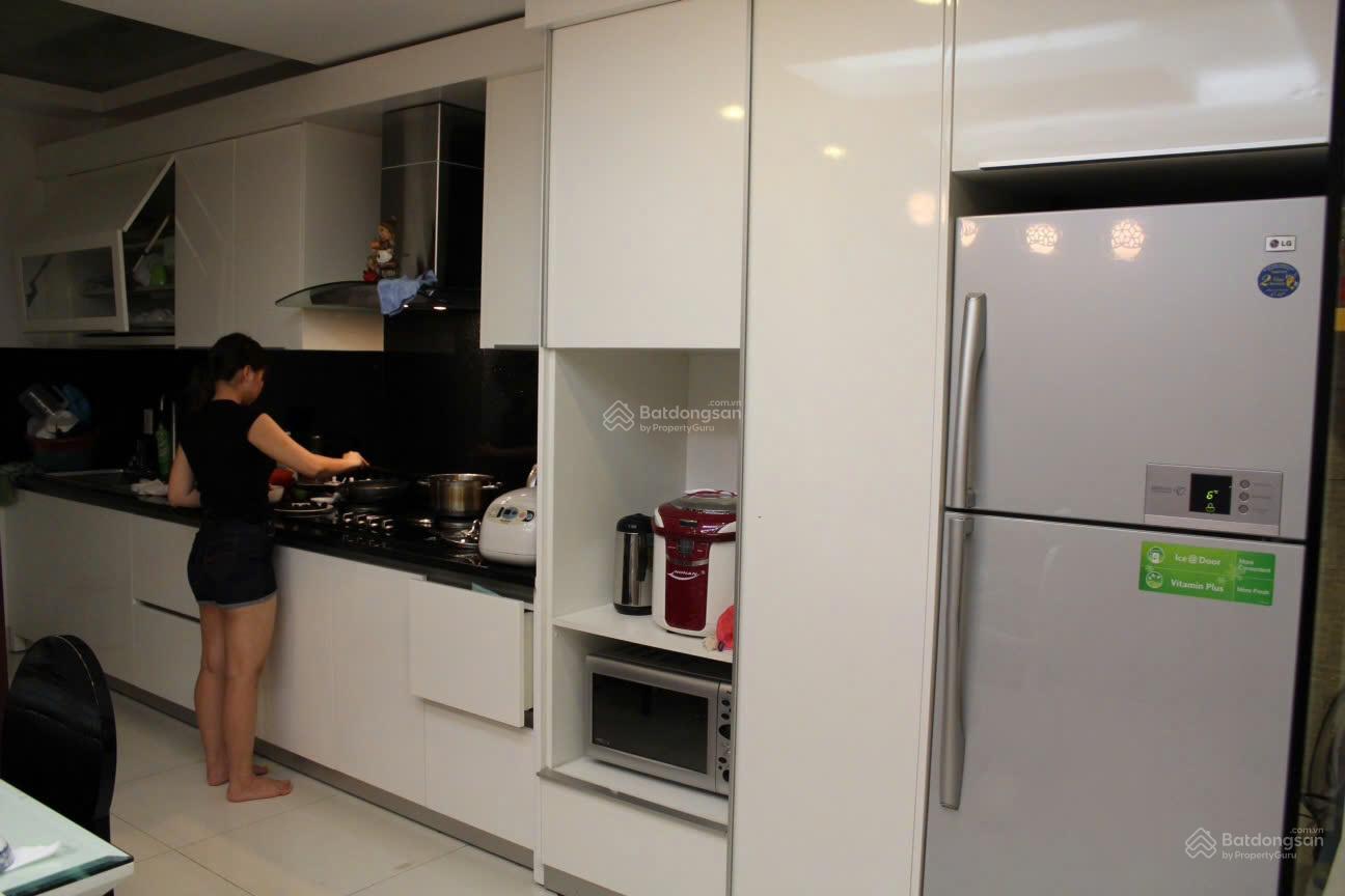 Giáp Phan Đăng Lưu! Bán nhà HXH Hoàng Hoa Thám (4,4x11m) - 5 Tầng BTCT - 8,9 Tỷ TL. Khu dân trí.