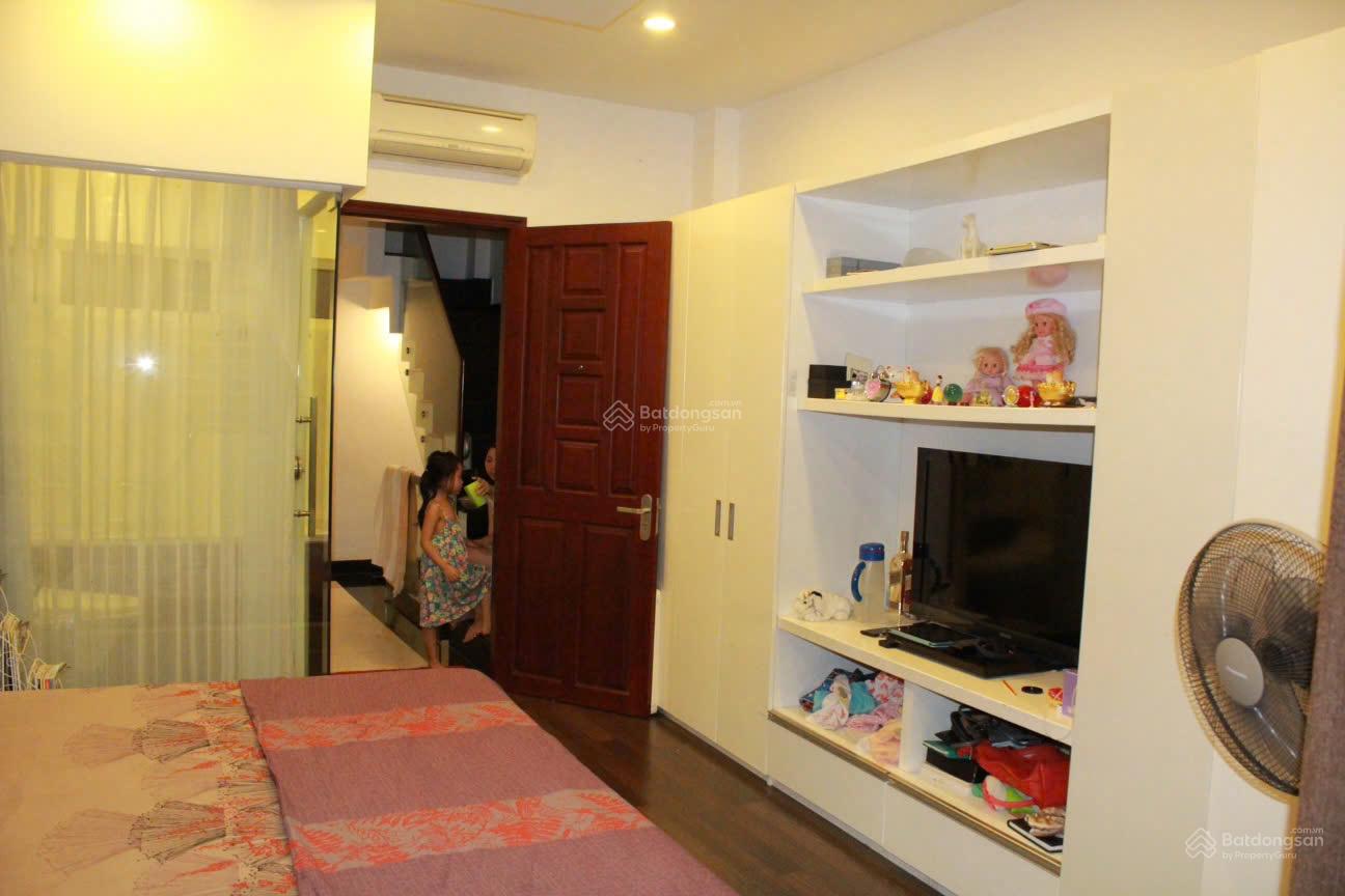 Giáp Phan Đăng Lưu! Bán nhà HXH Hoàng Hoa Thám (4,4x11m) - 5 Tầng BTCT - 8,9 Tỷ TL. Khu dân trí.