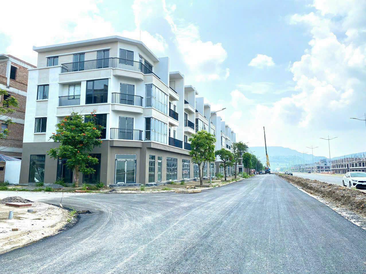 Em Tiếp trực 24/24 tại văn phòng dự án FLC Tropical Hạ Long rất nhiều nguồn chính chủ giá rẻ.