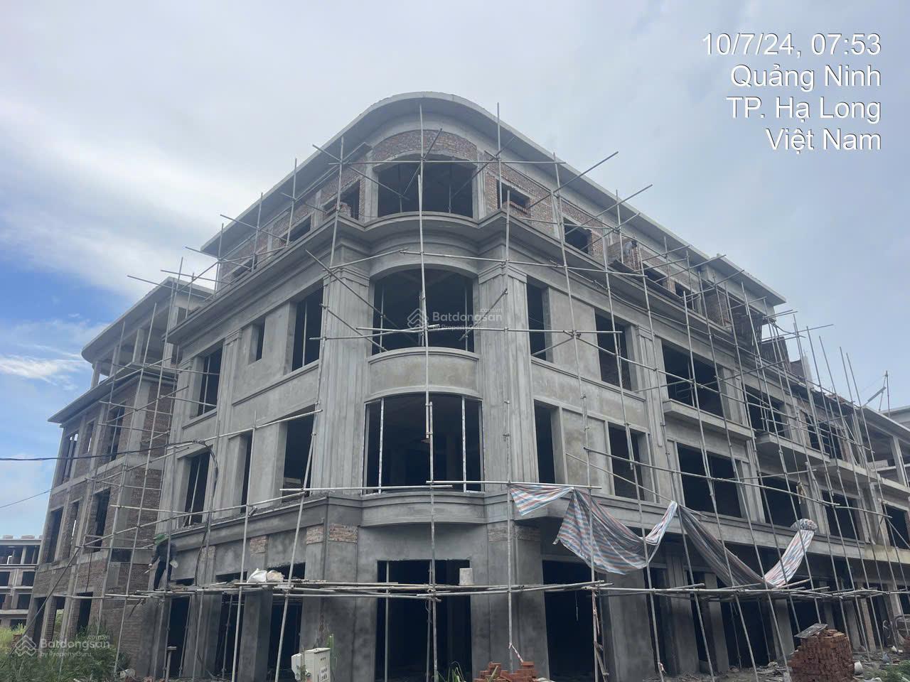 Em Tiếp trực 24/24 tại văn phòng dự án FLC Tropical Hạ Long rất nhiều nguồn chính chủ giá rẻ.