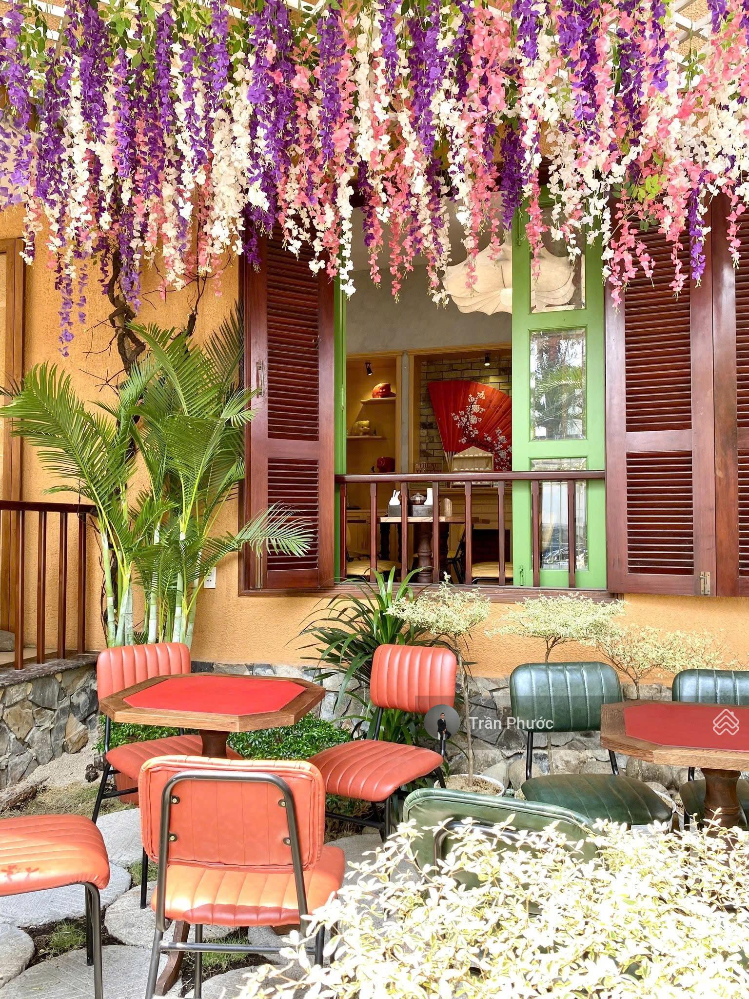 Biệt thư sân vườn 21s Nguyễn Văn Trỗi P.11 Quận Phú Nhuận DT: 16x20m KC: 1 trệt 2 lầu sân vườn