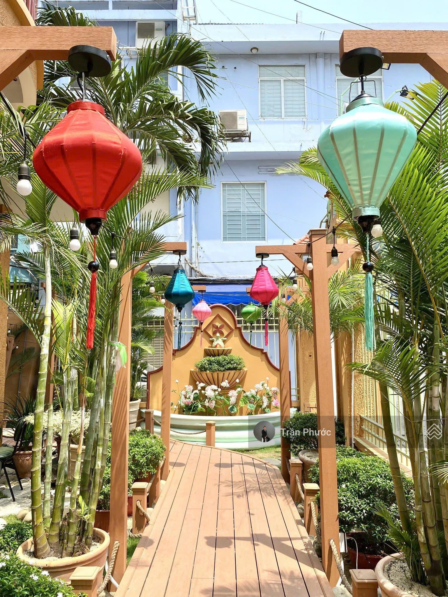 Biệt thư sân vườn 21s Nguyễn Văn Trỗi P.11 Quận Phú Nhuận DT: 16x20m KC: 1 trệt 2 lầu sân vườn