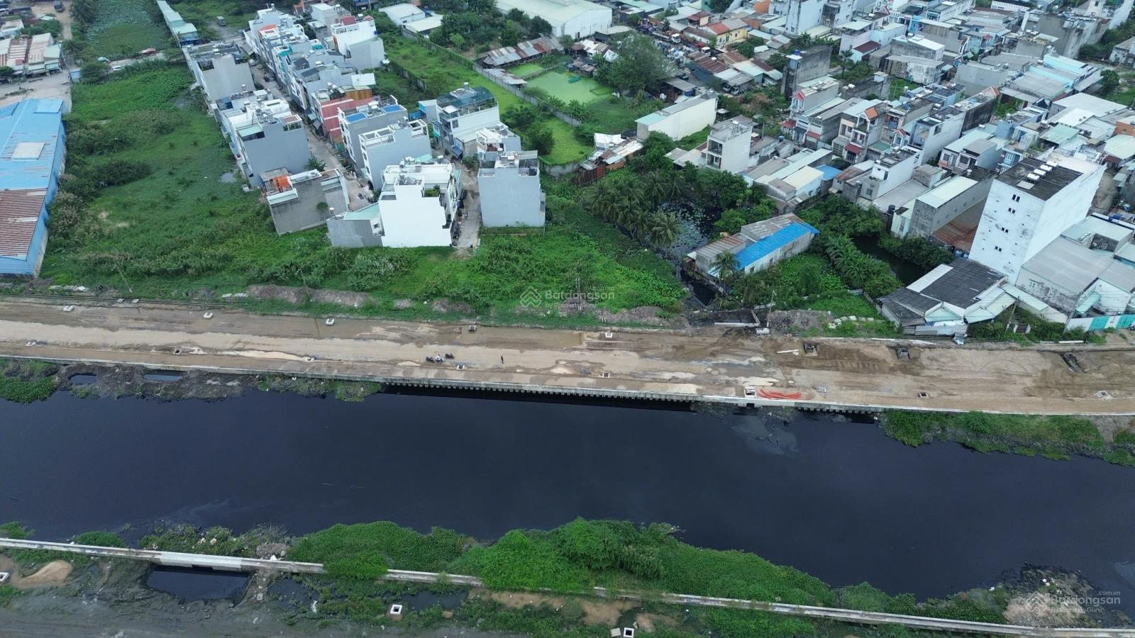 Bán Đất mặt tiền đường 20m Kênh Tham Lương đang làm ( ~ 80m2 giá 5,7 tỷ SHR) Phù hợp mua đầu tư