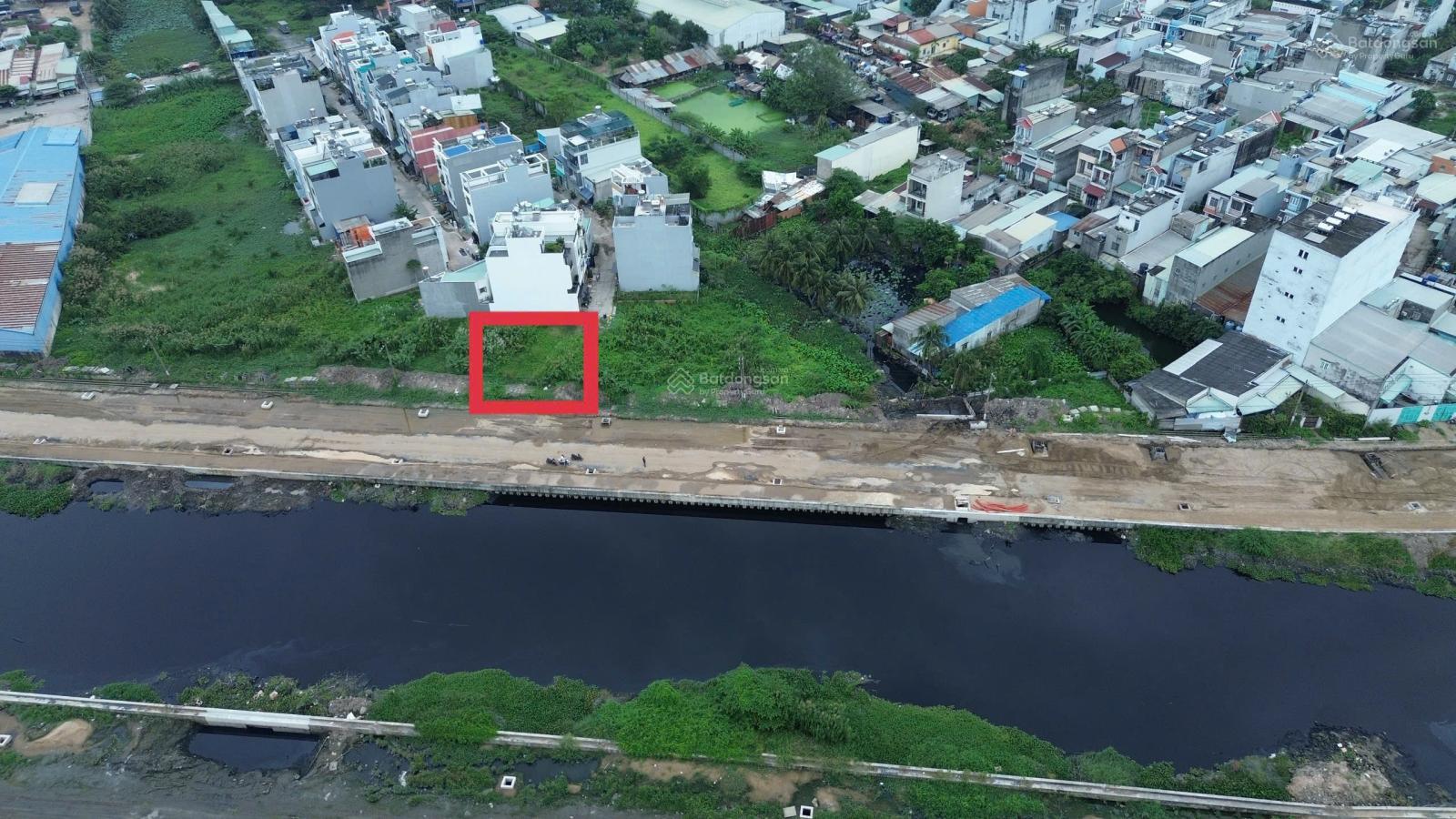 Bán Đất mặt tiền đường 20m Kênh Tham Lương đang làm ( ~ 80m2 giá 5,7 tỷ SHR) Phù hợp mua đầu tư