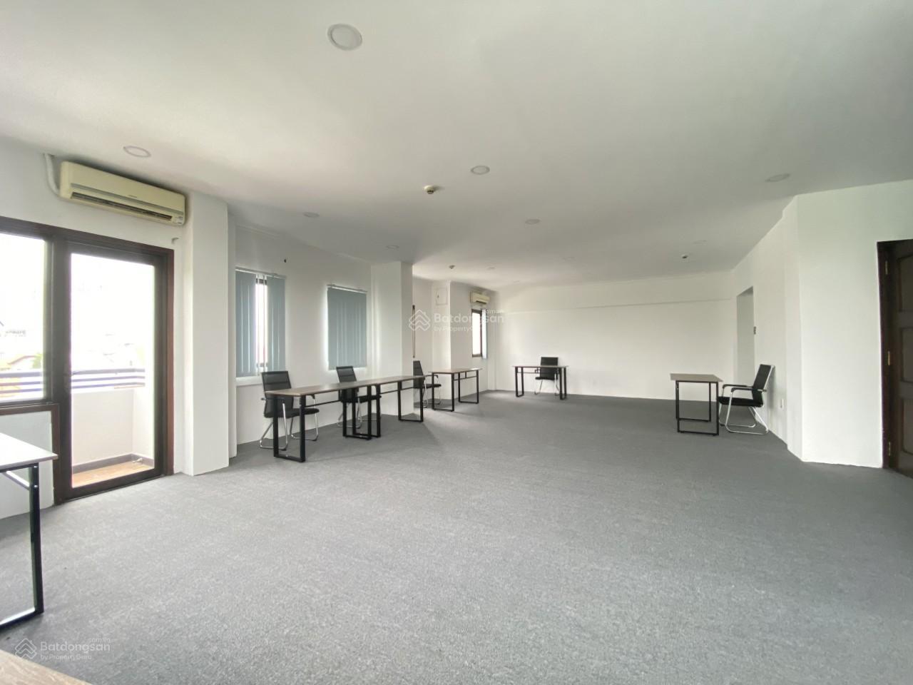 Cho thuê văn phòng sàn 90m2 view kính, cửa sổ thông thoáng khu sân bay Tân Sơn Nhất - Tân Bình