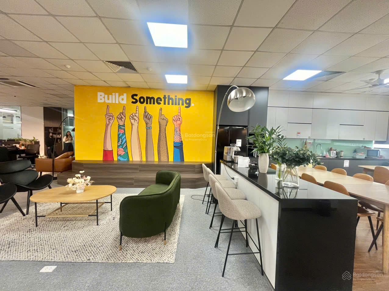 Cho thuê văn phòng full nội thất diện tích 368m2 tại Duy Tân, Cầu Giấy giá chỉ 285k/m2/th