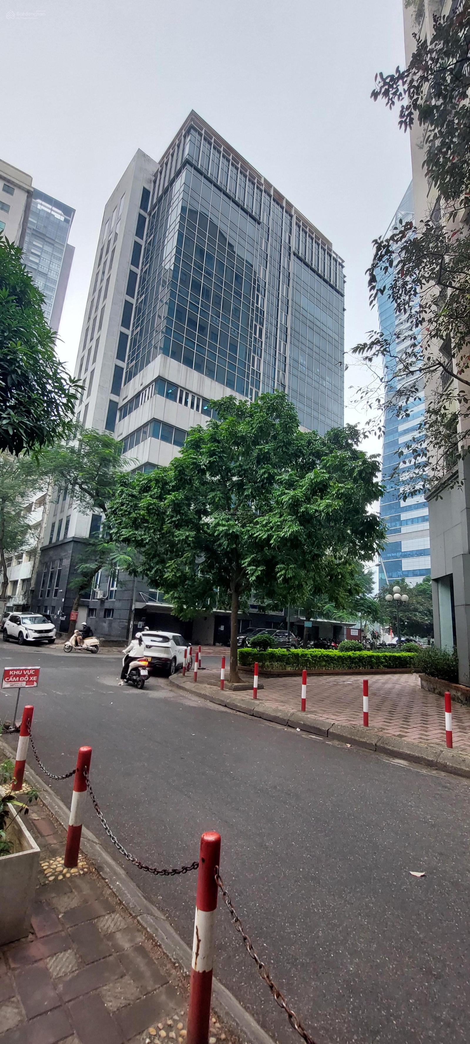 Bán nhà biệt thự Pháp Vân; DT 255m2 giá bán 60 tỷ đồng. Xin LH: Lộc - 0962 658 ***