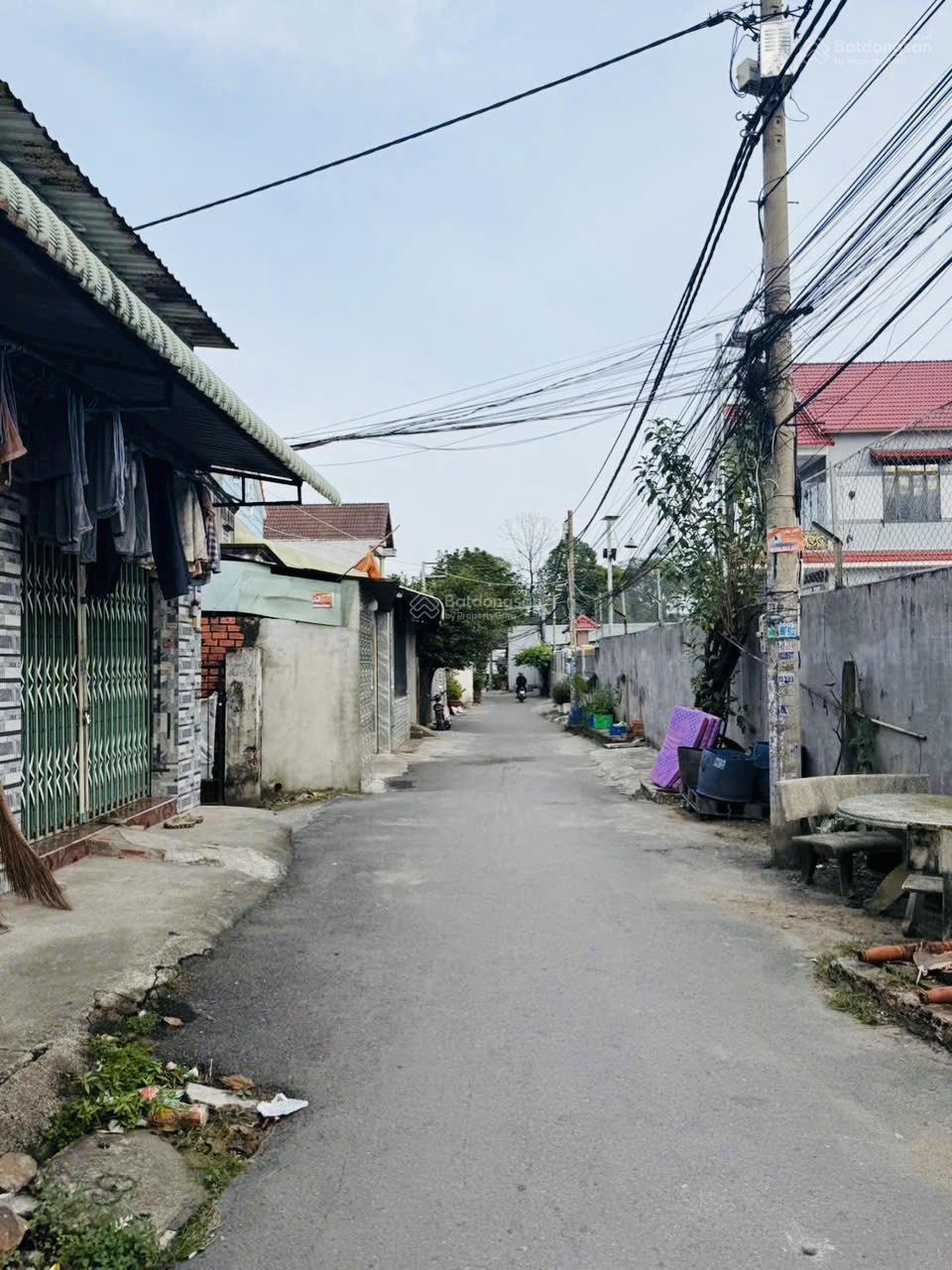 Bán nhà hoàn công 1 trệt 1 lầu phường Biên Hoà (Hoá An củ). DT: 4,25x14=60m2. Giá: 2tỷ650