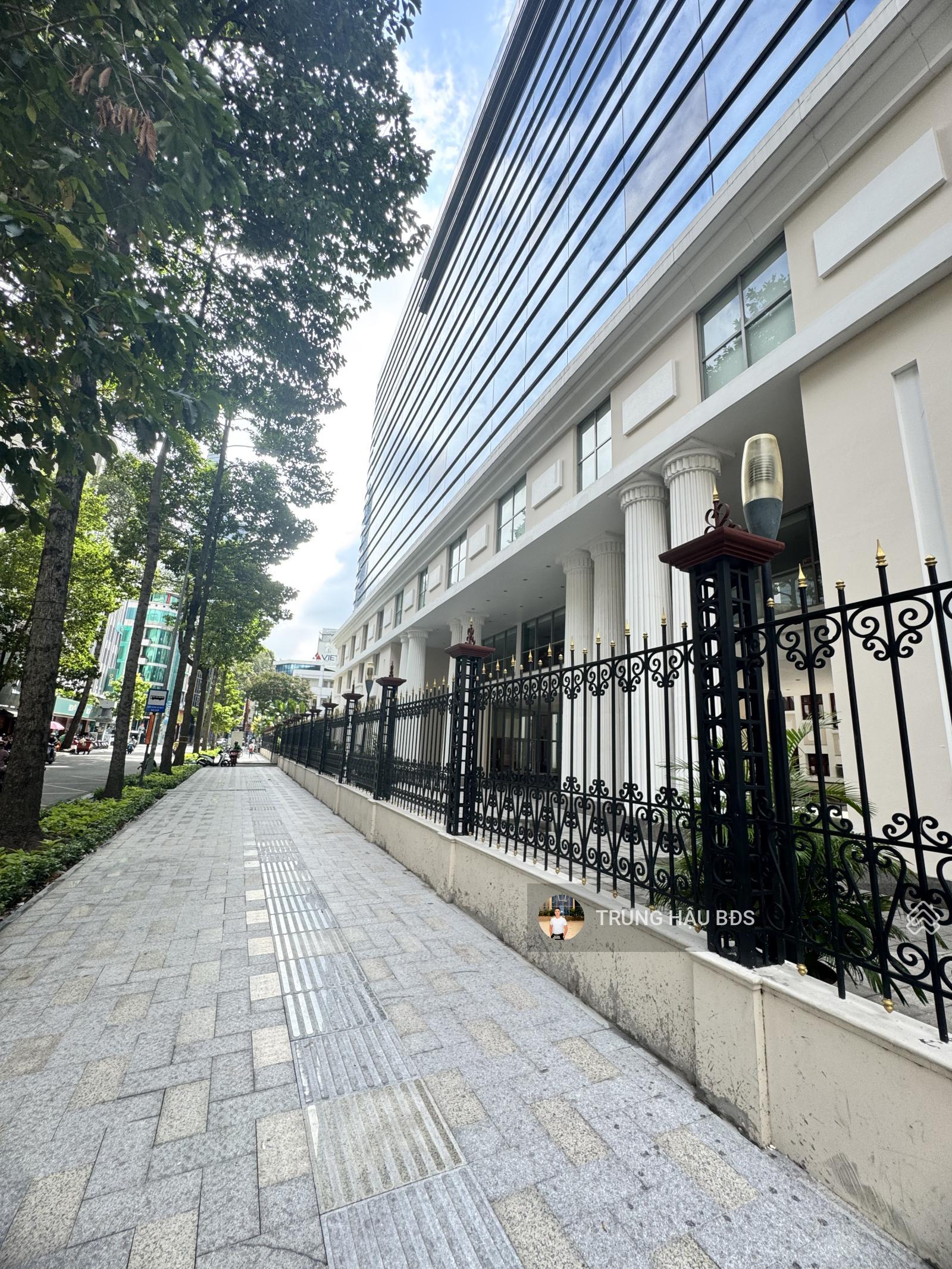 Giảm 20 tỷ bán gấp nhà MT Yersin Quận 1 - DT 10 x 18m - Công nhận 180m2 - 3 tầng - Giá 79 tỷ