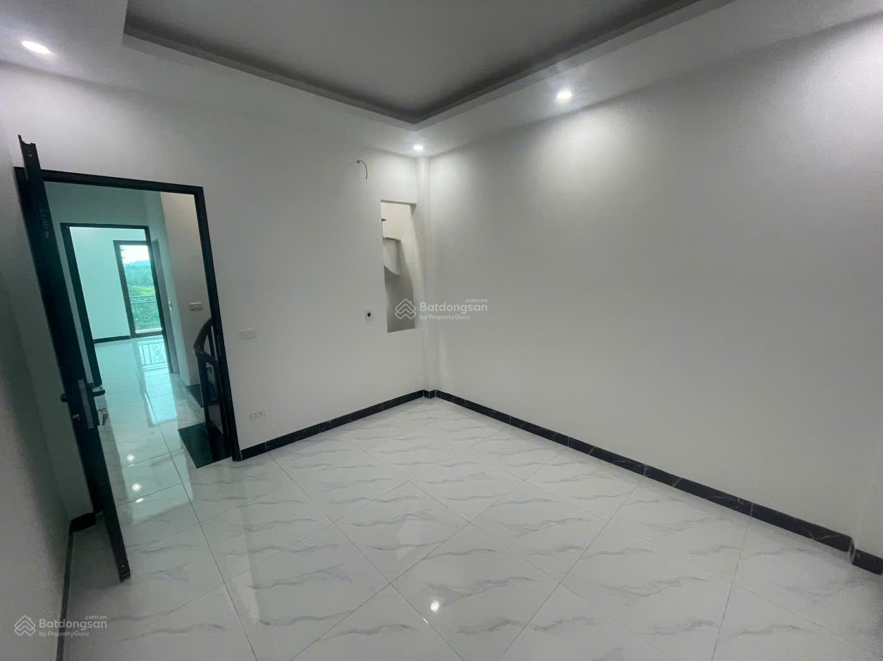 Nhà 3Tx32m2 cách ôtô đỗ 30m gần trường cấp 1,2 Phụng Châu giá 2,8 tỷ