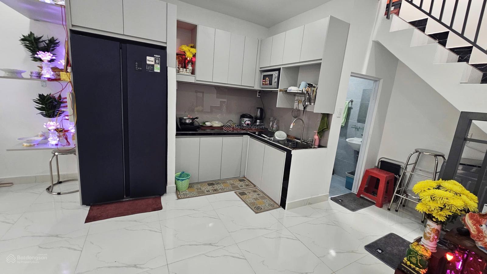 Bán nhà hẻm xe hơi đỗ cửa Nguyễn Sơn, Tân Phú, 36m2, 2 tầng, 2PN, tặng full nội thất, nhỉnh 3 tỷ