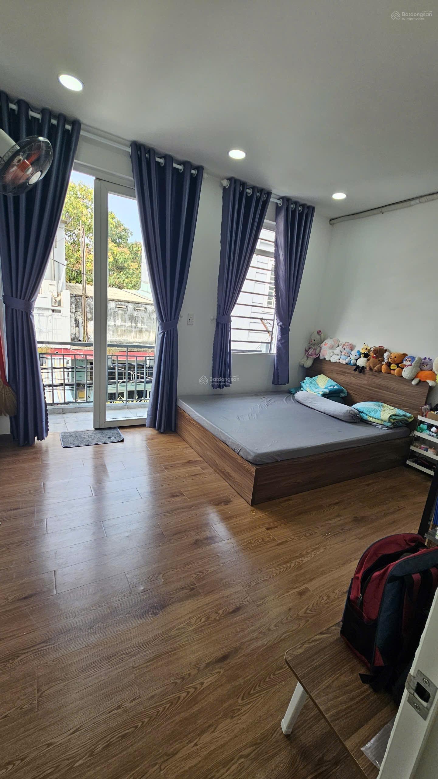 Bán nhà hẻm xe hơi đỗ cửa Nguyễn Sơn, Tân Phú, 36m2, 2 tầng, 2PN, tặng full nội thất, nhỉnh 3 tỷ