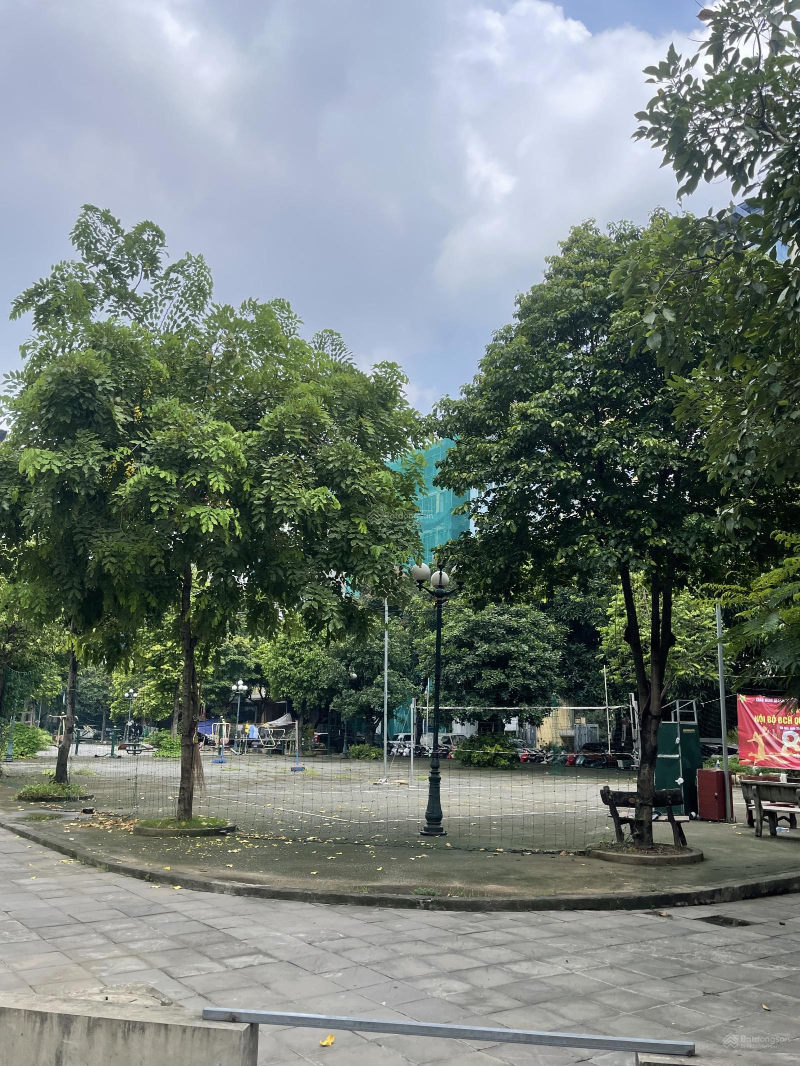 Chính chủ nhờ bán phố Dịch Vọng Hậu. 300m2, 8 tầng. MT 16m. Đường phân lô, view vườn hoa. Cầu Giấy Chính chủ nhờ bán phố Dịch Vọng Hậu. 300m2, 8 tầng. MT 16m. Đường phân lô, view vườn hoa. Cầu Giấy