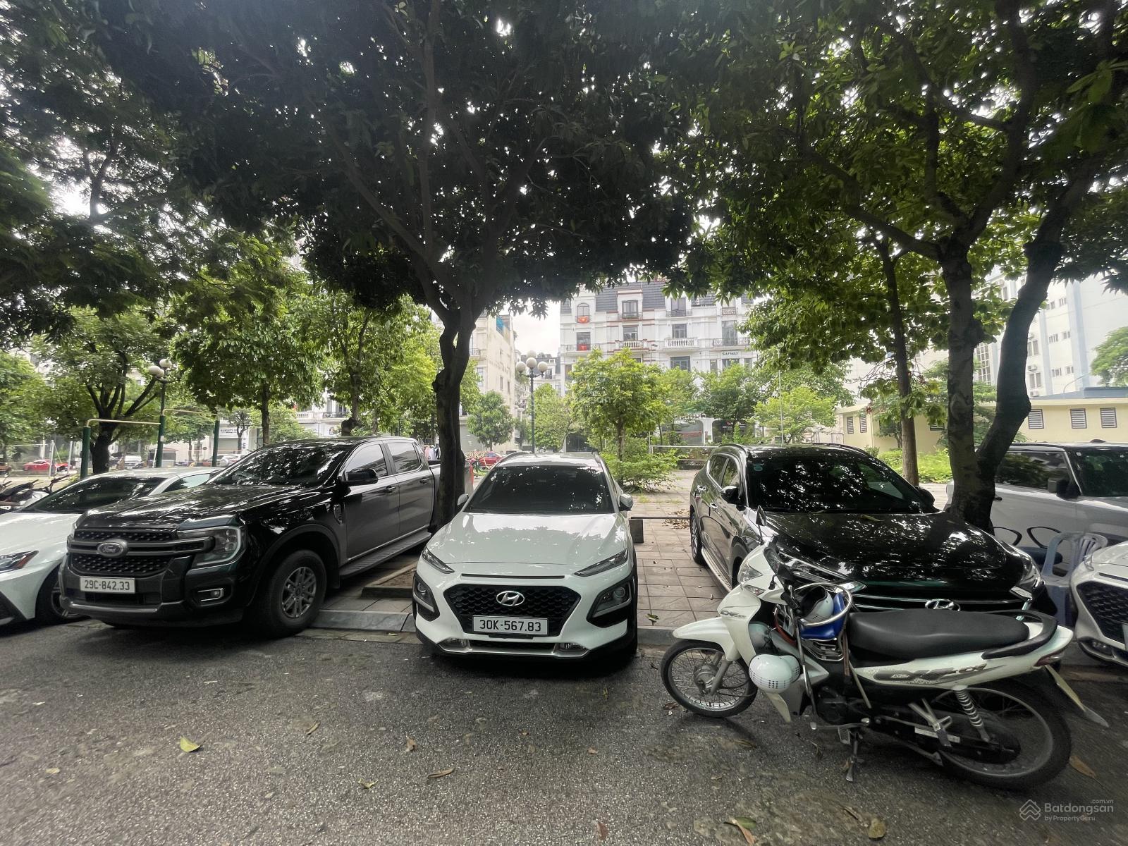 Chính chủ nhờ bán phố Dịch Vọng Hậu. 300m2, 8 tầng. MT 16m. Đường phân lô, view vườn hoa. Cầu Giấy Chính chủ nhờ bán phố Dịch Vọng Hậu. 300m2, 8 tầng. MT 16m. Đường phân lô, view vườn hoa. Cầu Giấy