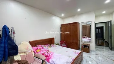 Nhà 4 tầng thang máy phân lô Lê Hồng Phong