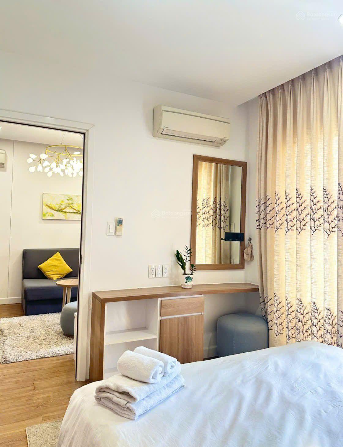 Republic Plaza 52m2, 1pn full nội thất đẹp 2tỷ650tr. LH e 0797 799 *** ạ