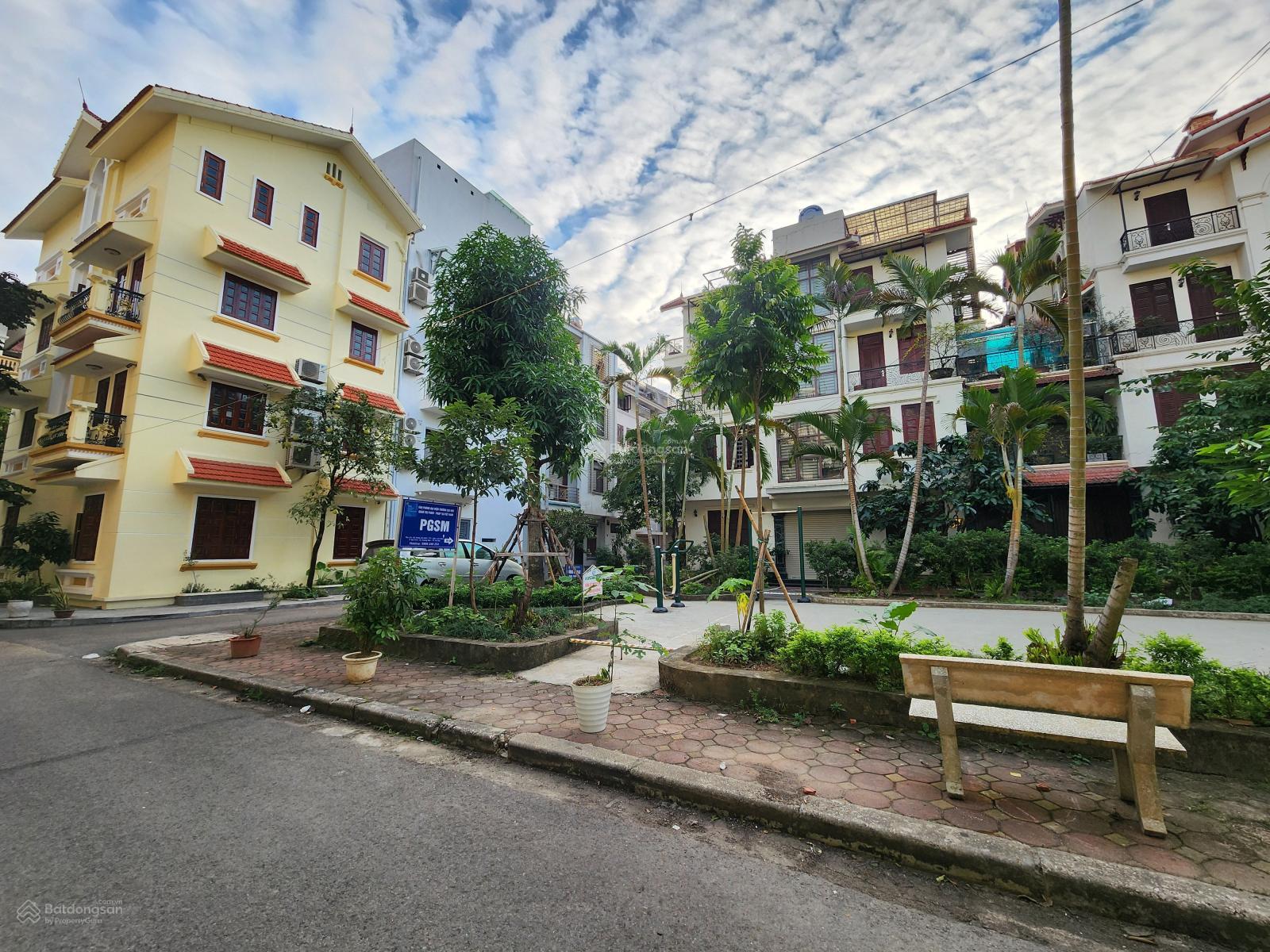 Vị trí vàng! LK lô góc 2 mặt tiền, view vườn hoa KĐT Bắc Linh Đàm, 75m2, MT 6m giá tốt