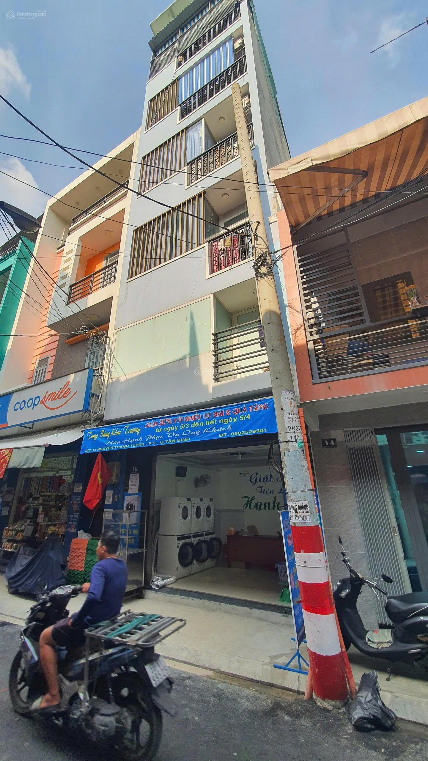 Bán tòa CHDV mới 6 tầng 16 phòng, 2MT, gần sân bay Tân Sơn Nhất giá 17.9 tỷ