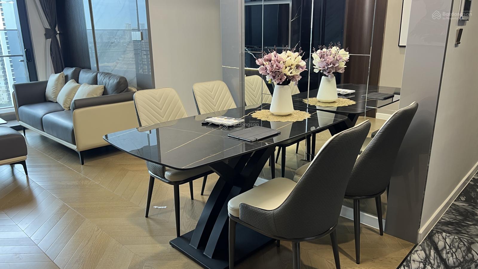 Căn 2 phòng ngủ góc Lumiere Riverside. Full nội thất. Sổ hồng sẵn. 13 tỷ all in