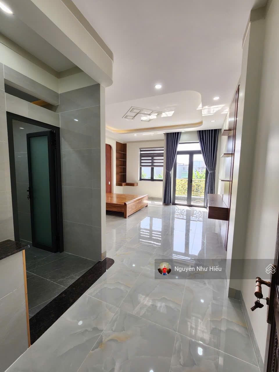 Bán nhà 1 trệt 3 lầu trục chính KDC Phú Hồng Thịnh 10, full nội thất P. Bình An, TP. Dĩ An