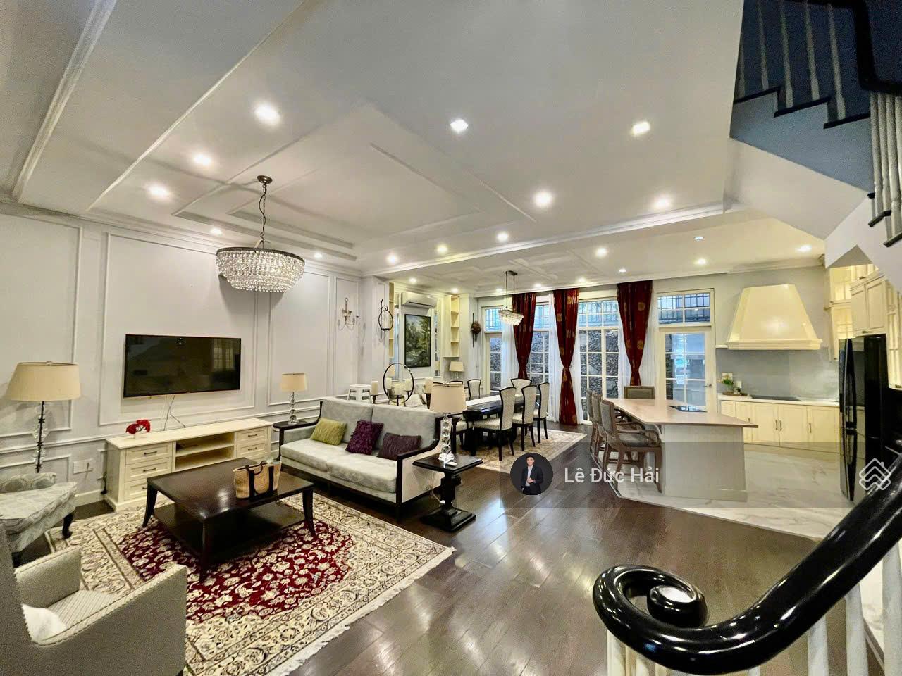 Siêu phẩm cho thuê biệt thự 8x18m có hầm và full nội thất cao cấp giá chỉ 66 triệu bao thuế.