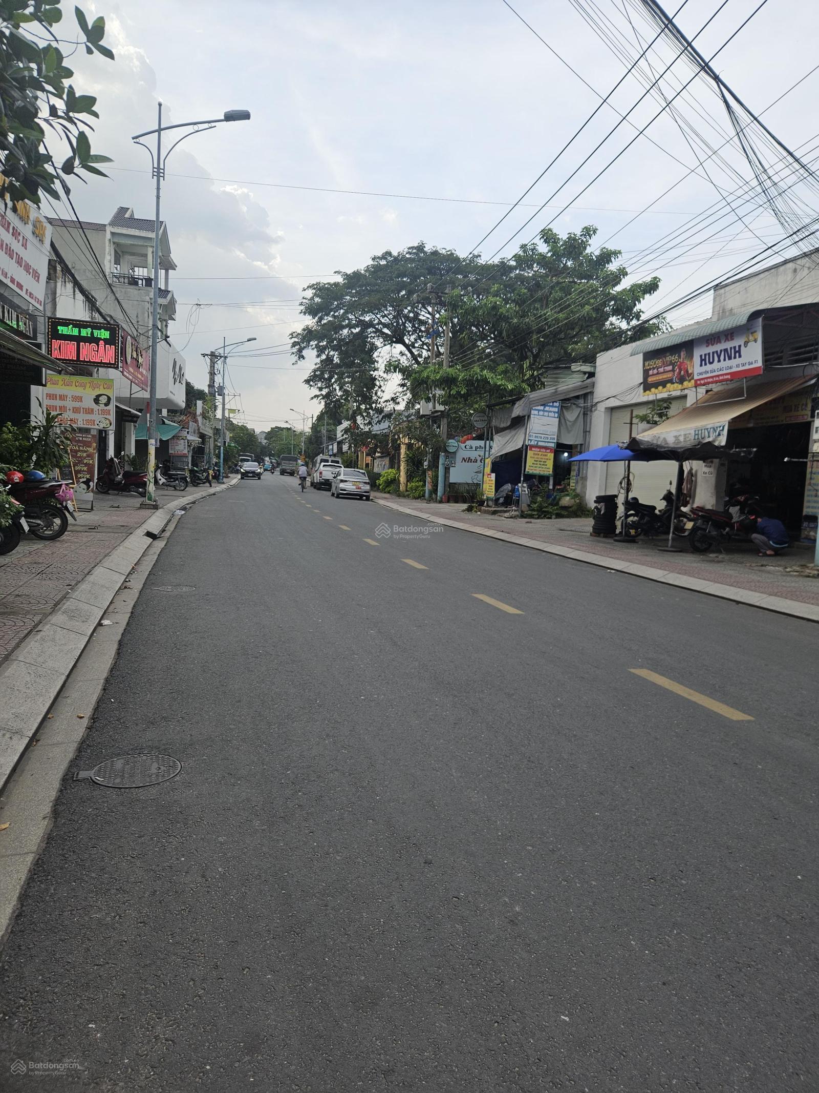 BÁN NHÀ SỔ HỒNG RIÊNG NGAY TRUNG TÂM HÀNH CHÍNH DĨ AN Nhà 4 lầu hoàn công, vị trí cực đẹp