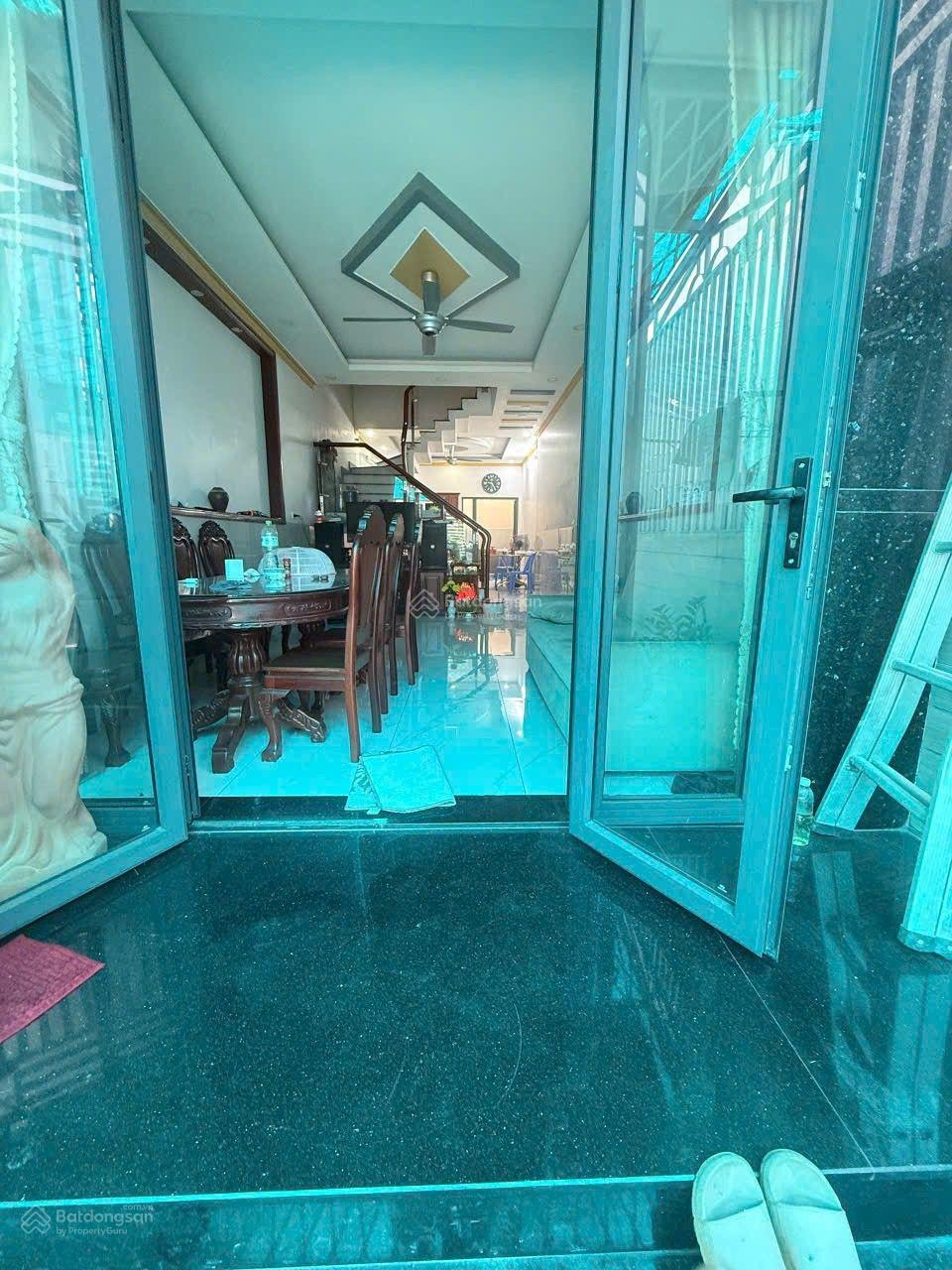 BÁN NHÀ SỔ HỒNG RIÊNG NGAY TRUNG TÂM HÀNH CHÍNH DĨ AN Nhà 4 lầu hoàn công, vị trí cực đẹp