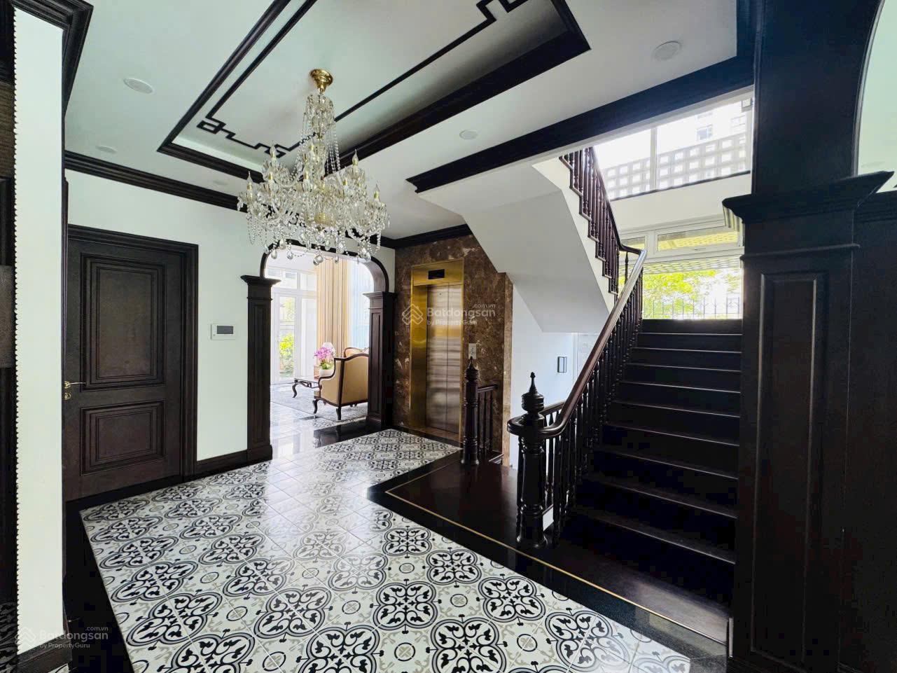 Siêu phẩm Đầu năm biệt thự góc 2 MT Thảo Điền -( 14 x 15 ) - 4 lầu - full nội thất - 28 tỷ