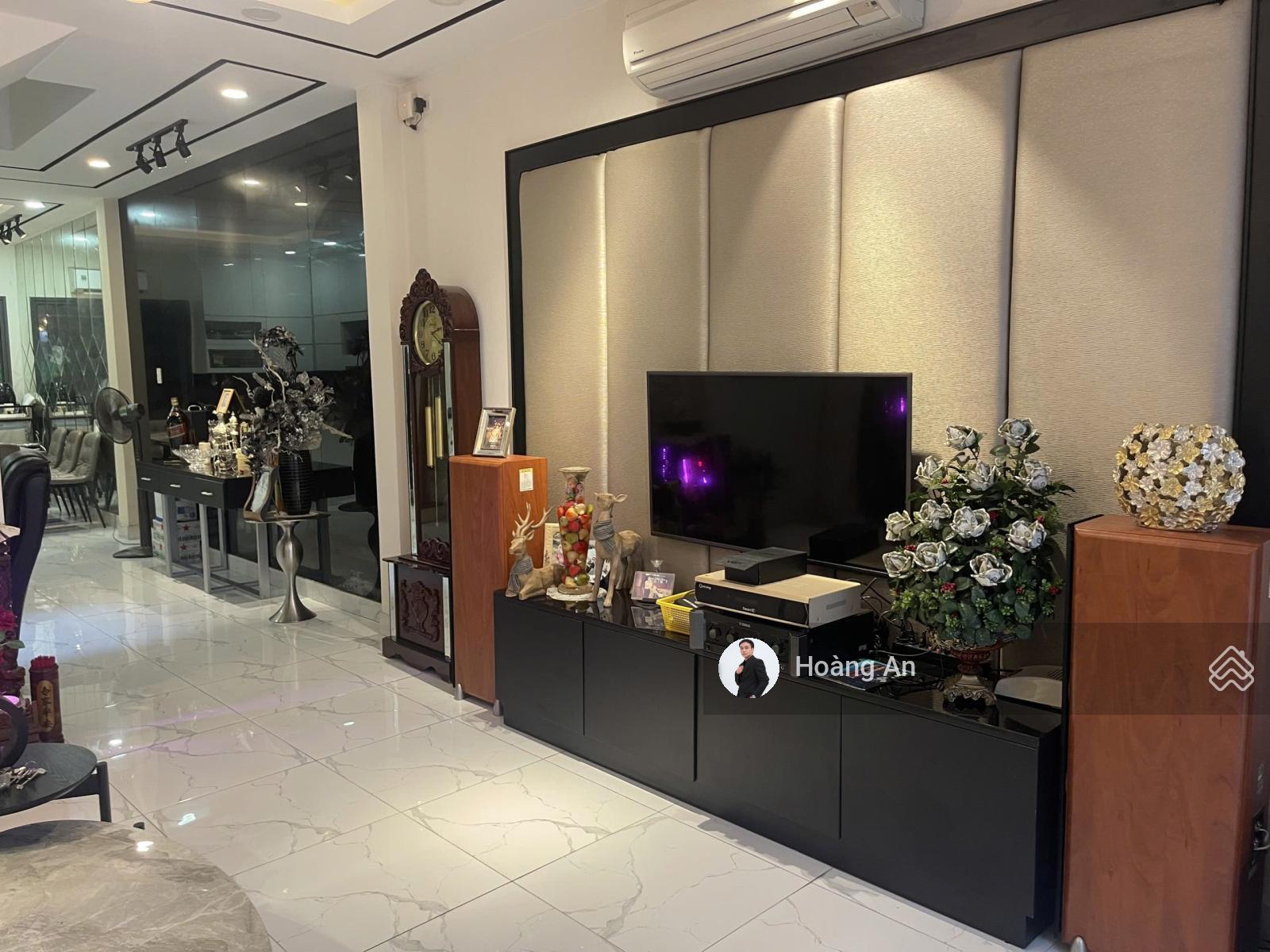 Khuôn đất khủng! Ngay Nguyễn Văn Trỗi, Phú Nhuận - (7,6 x 15m) - Nhà cấp 4 tiện xây - Chỉ 15 tỷ