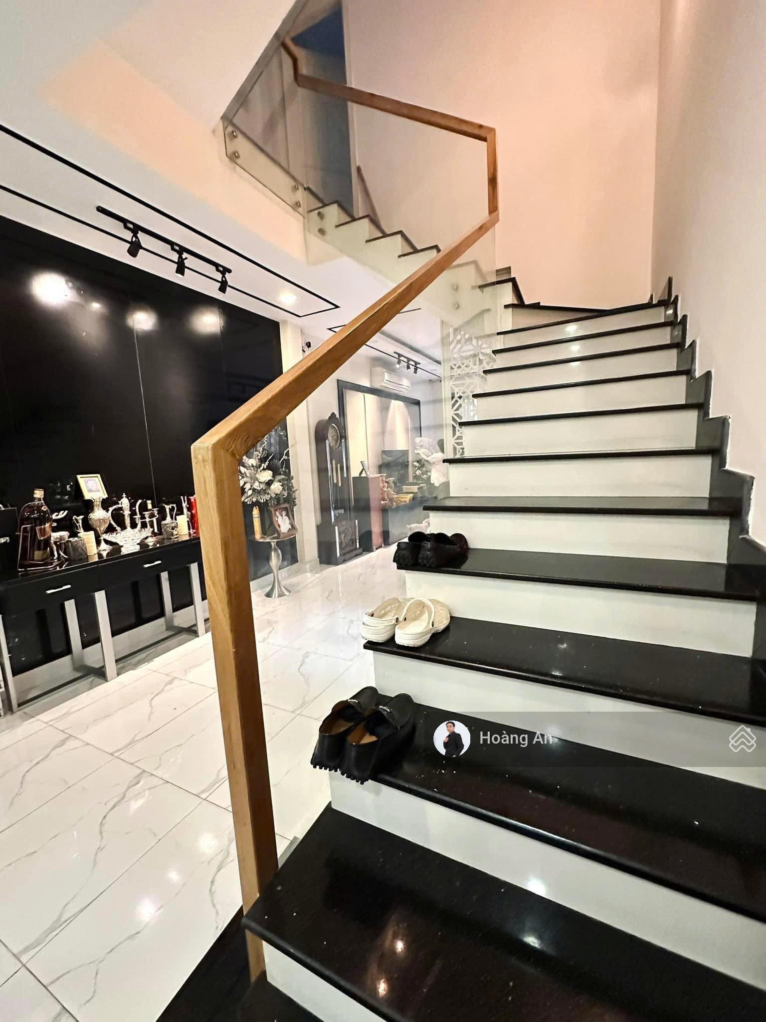 Khuôn đất khủng! Ngay Nguyễn Văn Trỗi, Phú Nhuận - (7,6 x 15m) - Nhà cấp 4 tiện xây - Chỉ 15 tỷ