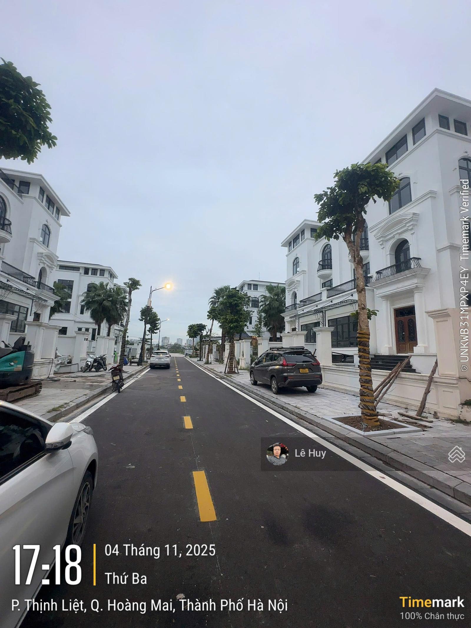 Chính chủ bán căn liền kề khu Louis 9, DT 105m2, hướng Nam, giá bán chỉ 265 tr/m2. LH 0987 765 ***