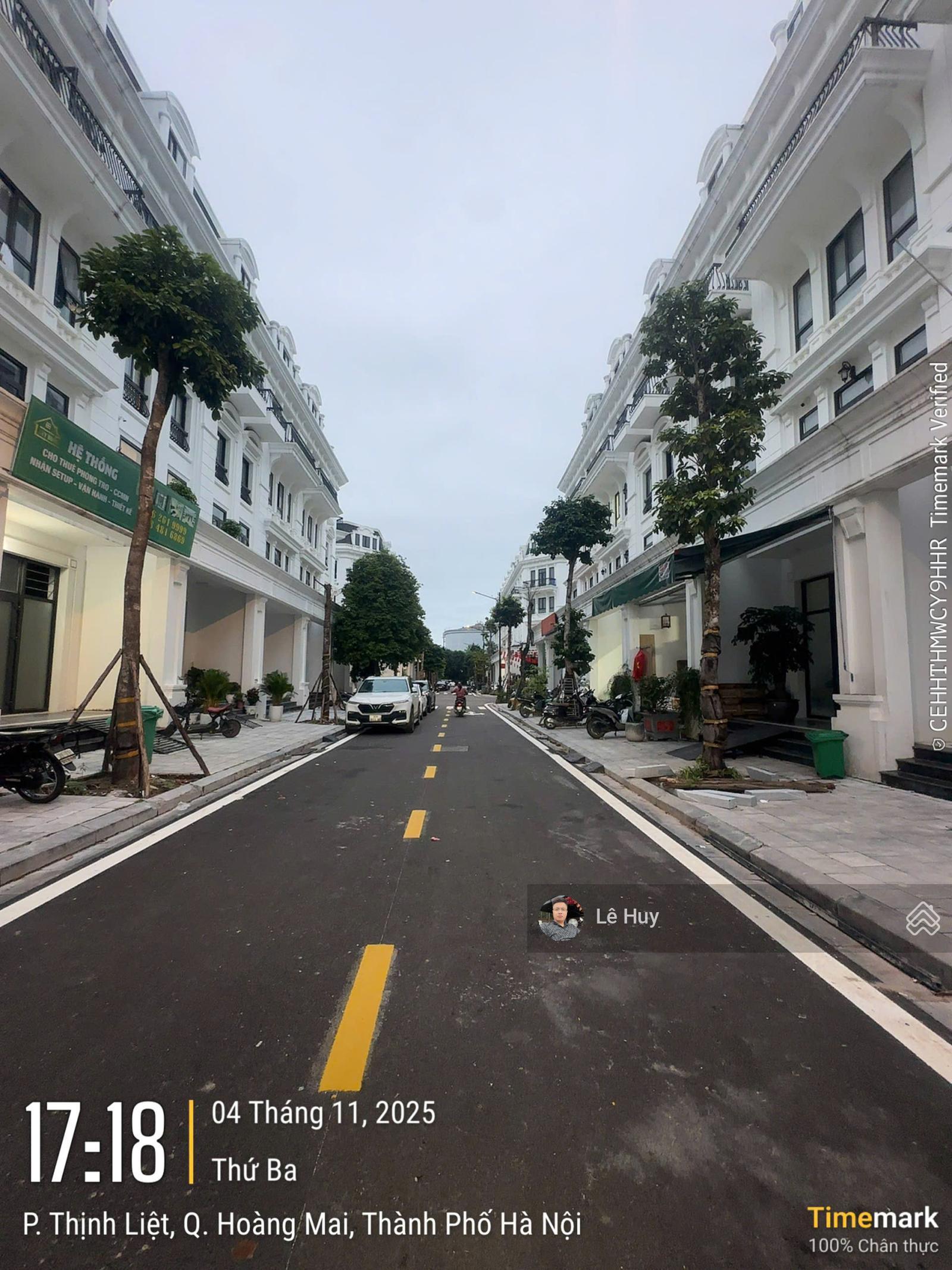 Chính chủ bán căn liền kề khu Louis 9, DT 105m2, hướng Nam, giá bán chỉ 265 tr/m2. LH 0987 765 ***