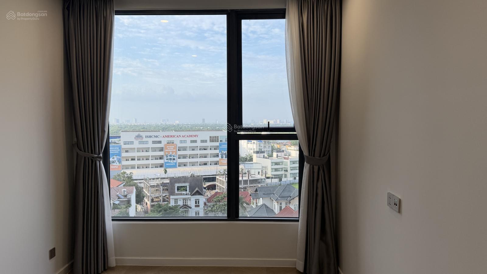 Cho thuê căn 2 phòng ngủ view sông nội thất cơ bản, 31 triệu/tháng Cho thuê căn 2 phòng ngủ view sông nội thất cơ bản, 31 triệu/tháng