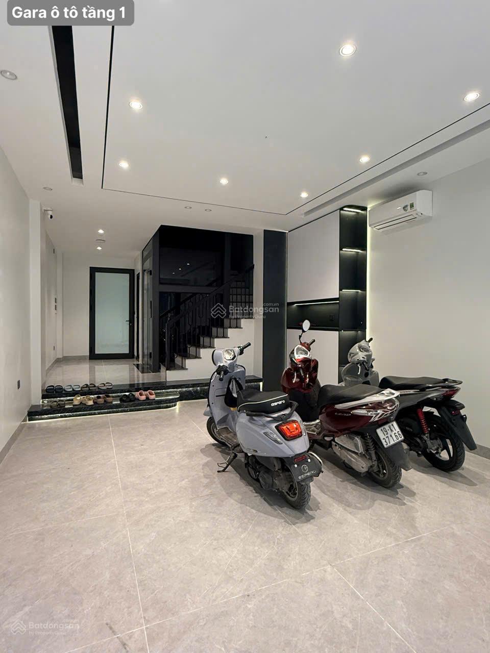 Nhà đep ở ngạy tại Cổ Linh, Thạch Bàn: DT 72M2, 8 Tầng, 2 thoáng, 8 PN, Vỉa hè ô tô tránh, 24 tỷ.